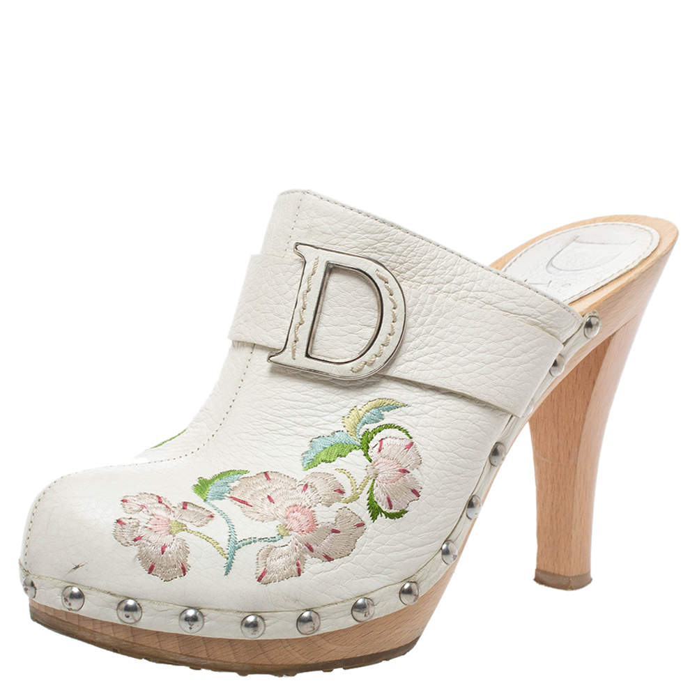 مملوكة مسبقًا حذاء كلوغ ديور نعل سميك جلد مطرز زهور أبيض مقاس 37