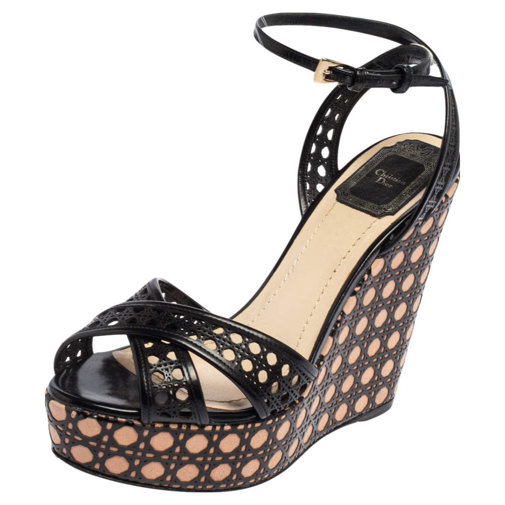 مملوكة مسبقًا صندل ديور جلد كاناج مفرغ أسود بنعل سميك وحزام كاحل كعب روكي مقاس 38