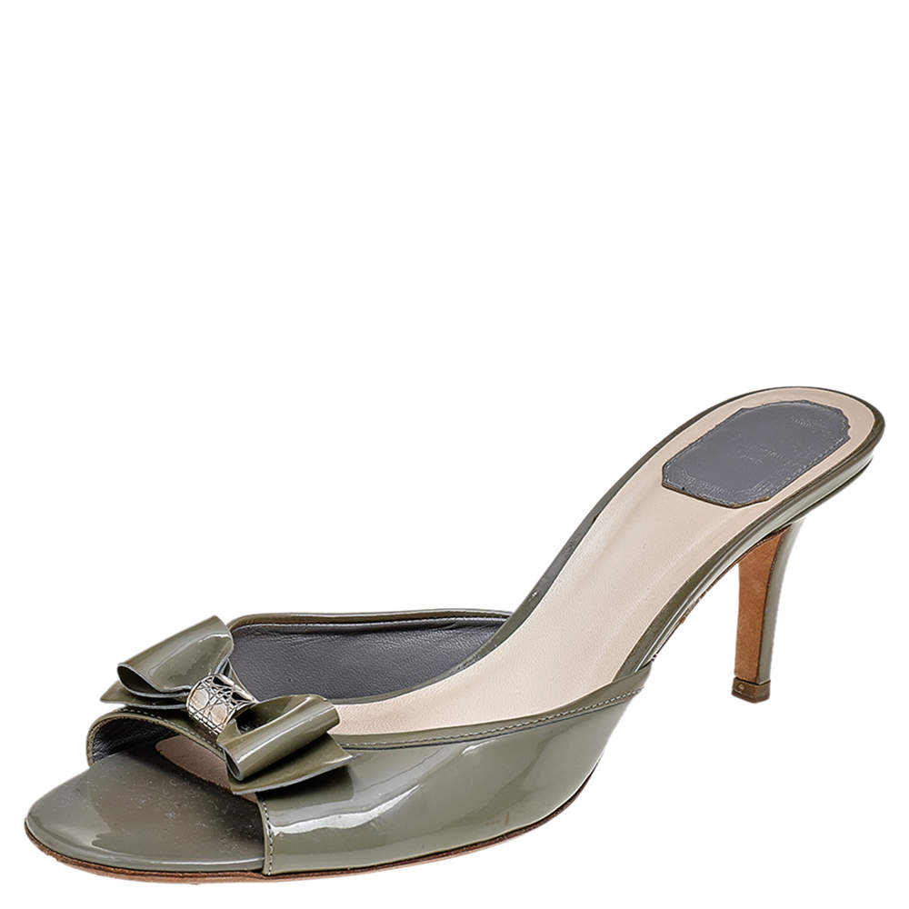 Pre Owned Dior Grey Patent Leather Bow Slide Sandals Size 39