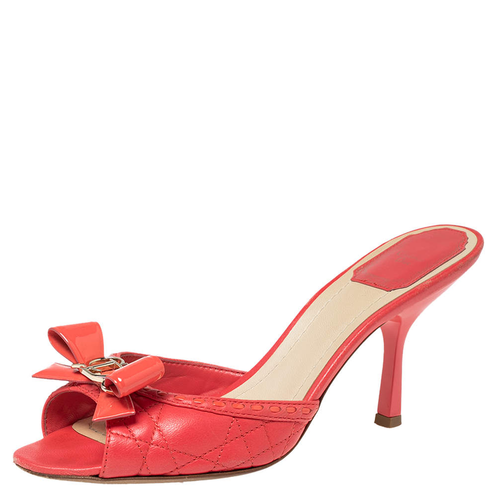 مملوكة مسبقًا Dior Red Quilted Leather Bow Chain Detail Open Toe Sandals Size 37