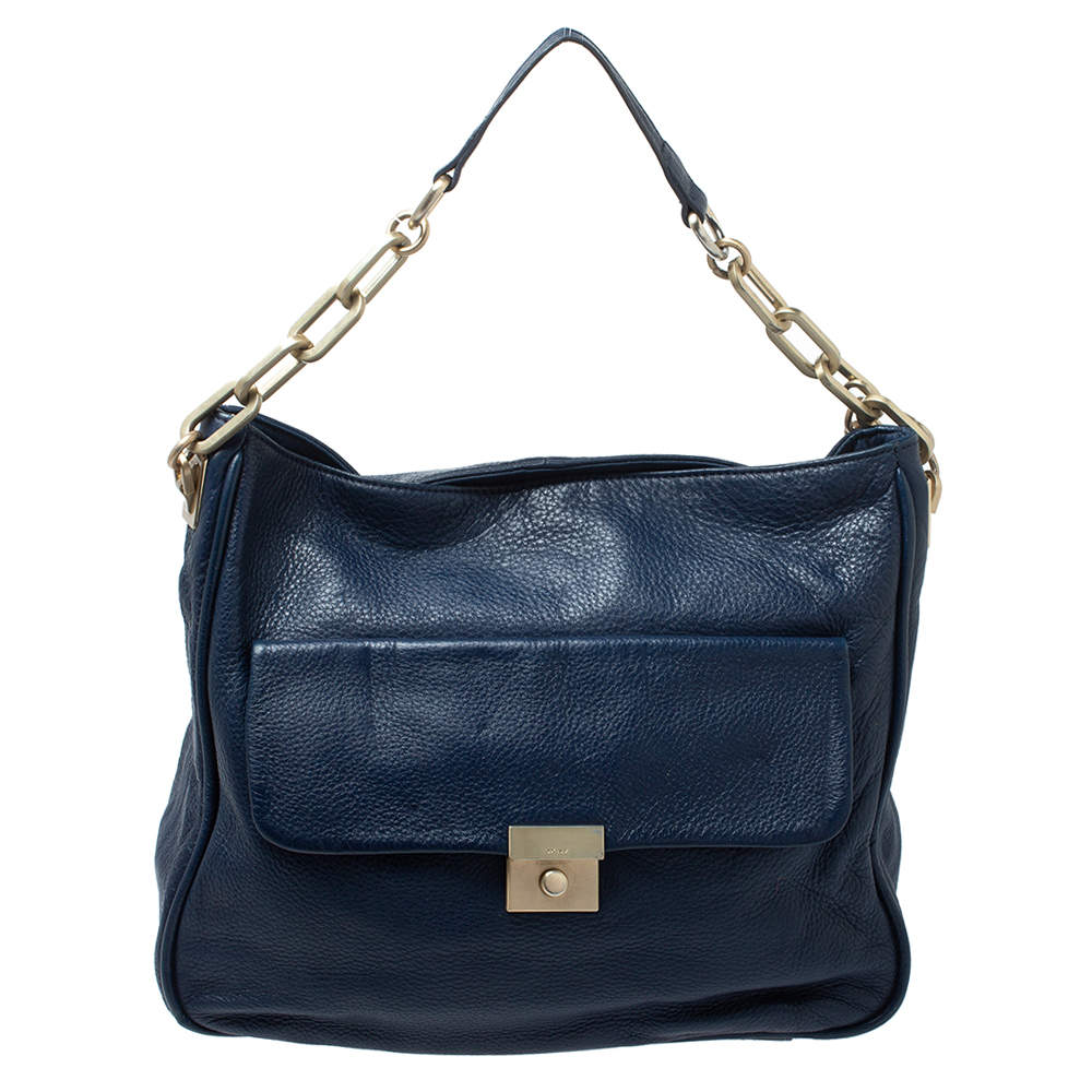 مملوكة مسبقًا حقيبة دي كي إن واي جلد أزرق سوفت بجيب أمامي وسلسلة