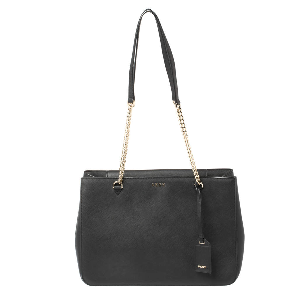 مملوكة مسبقًا حقيبة دي كي إن واي جلد أسود بقلاب مغناطيسي