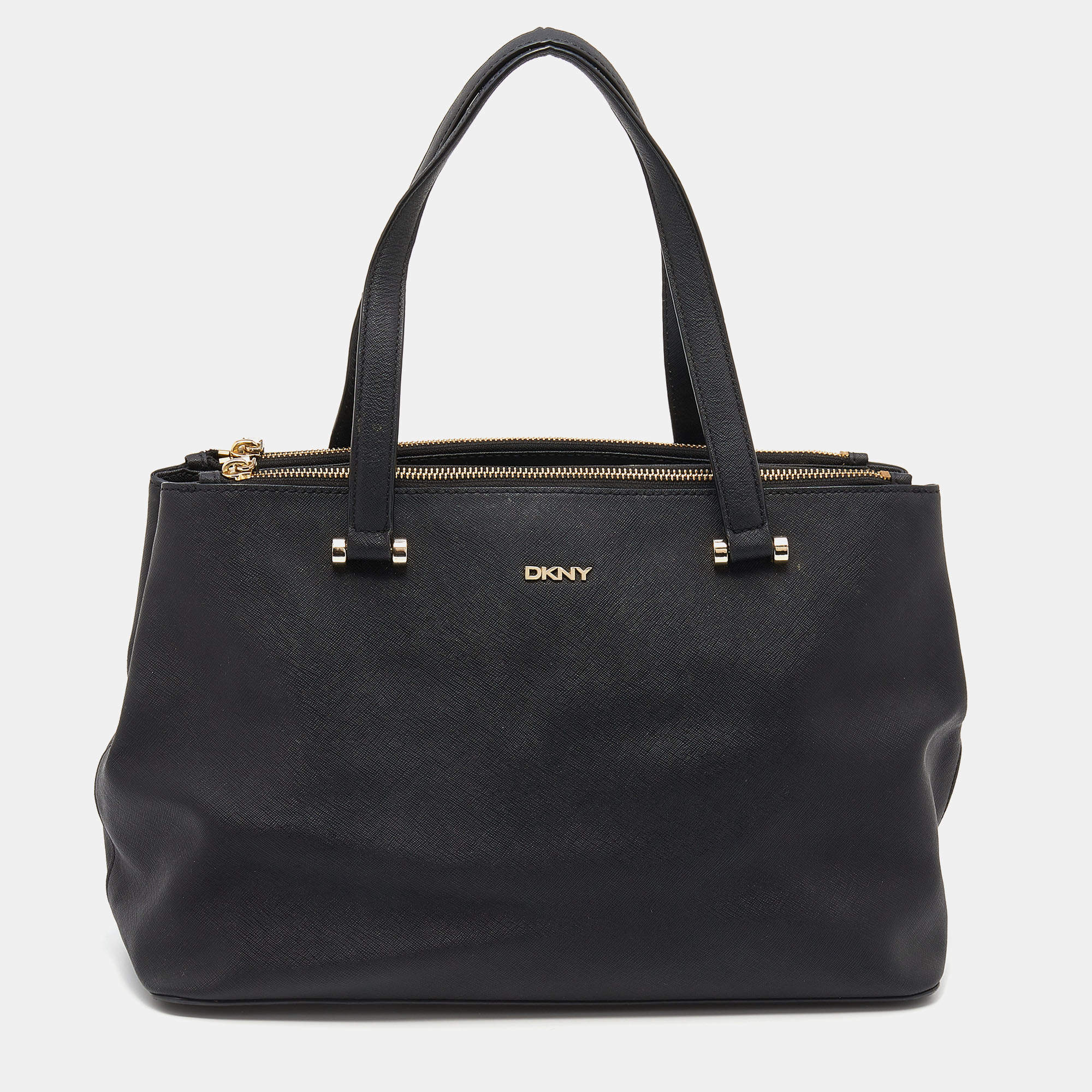 مملوكة مسبقًا Dkny Black Leather Satchel
