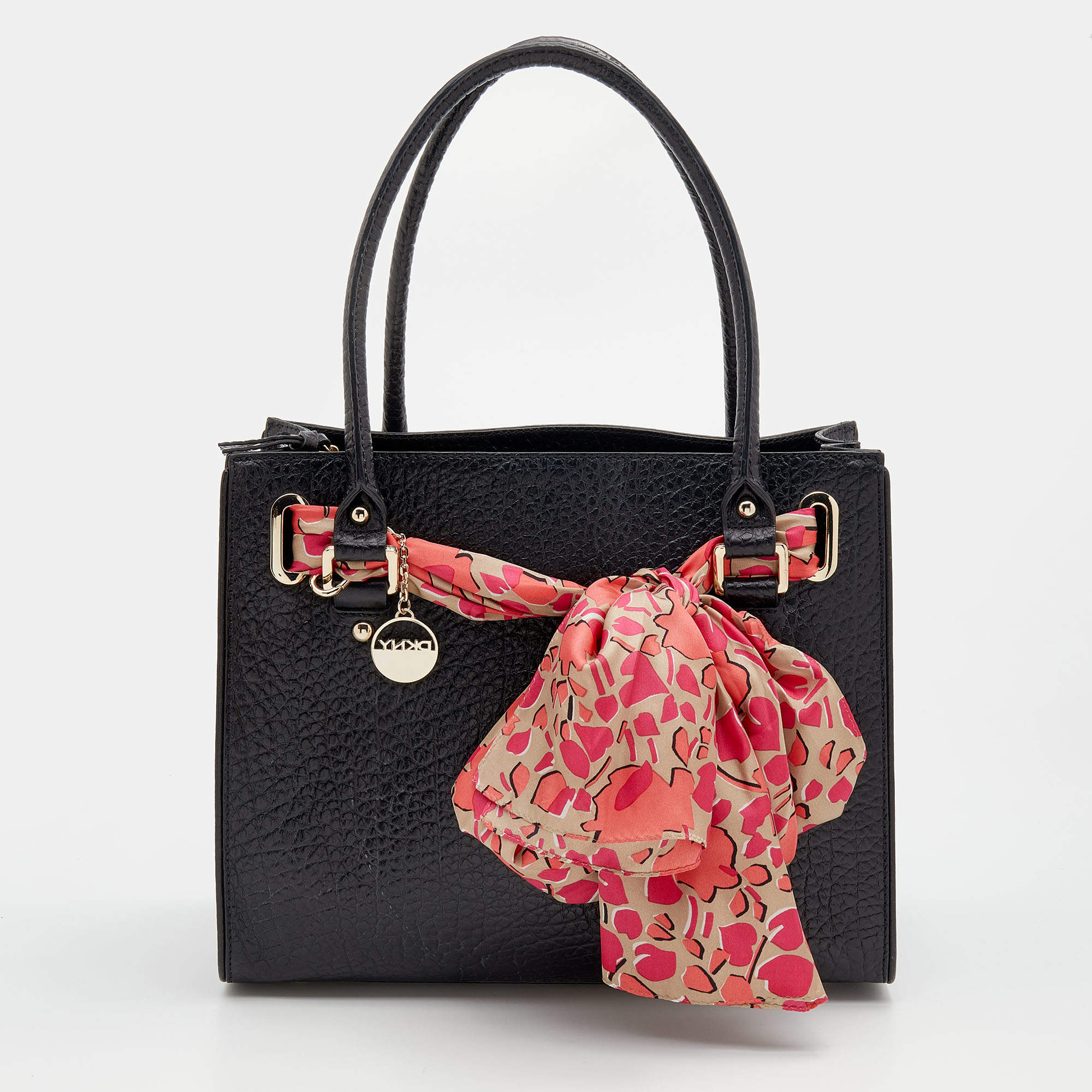 Pre Owned حقيبة يد توتس دي كي إن واي جلد مزخرف أسود مزينة وشاح 