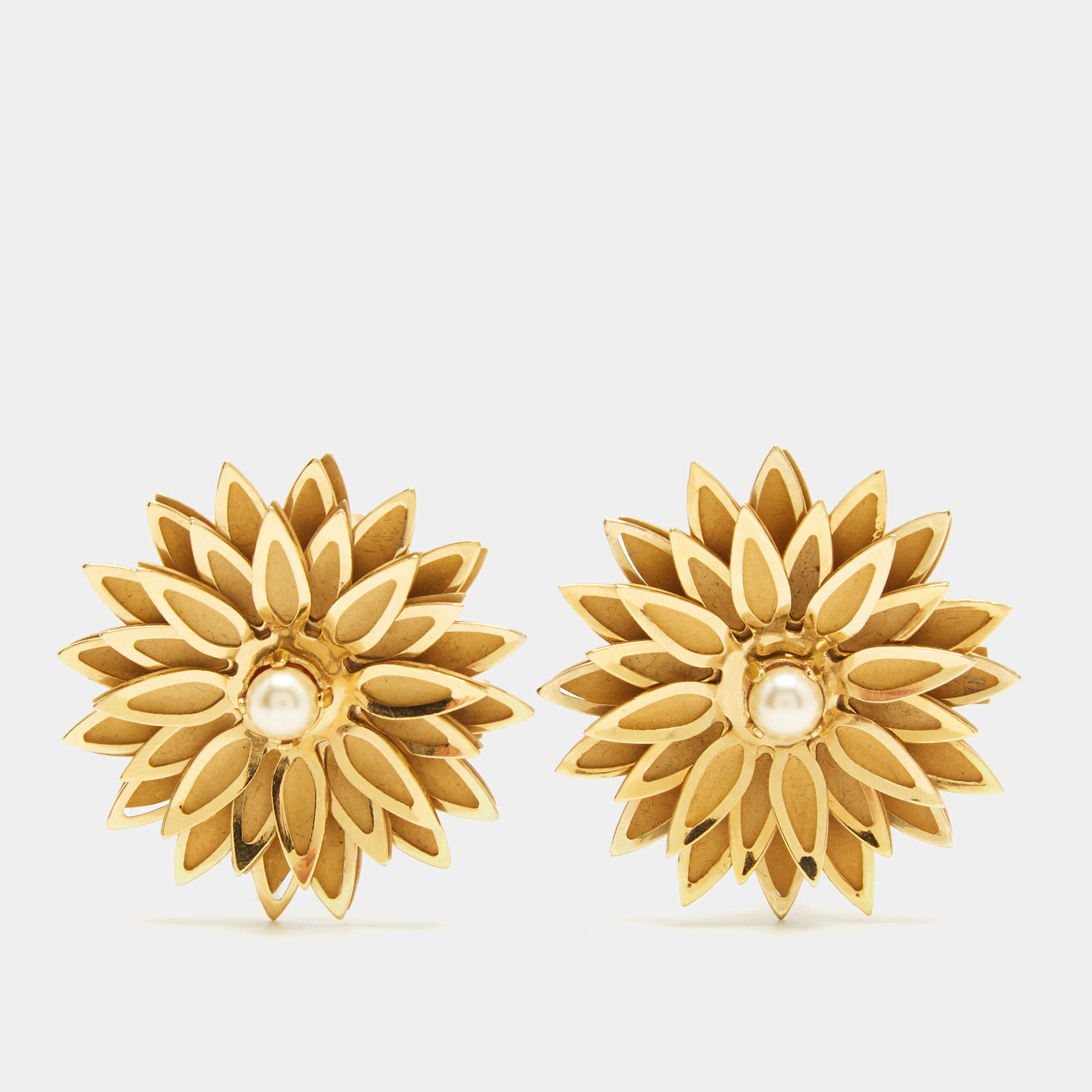 Pre Owned Dolce & Gabbana Flower Faux Pearl Gold Tone Clip On Earrings