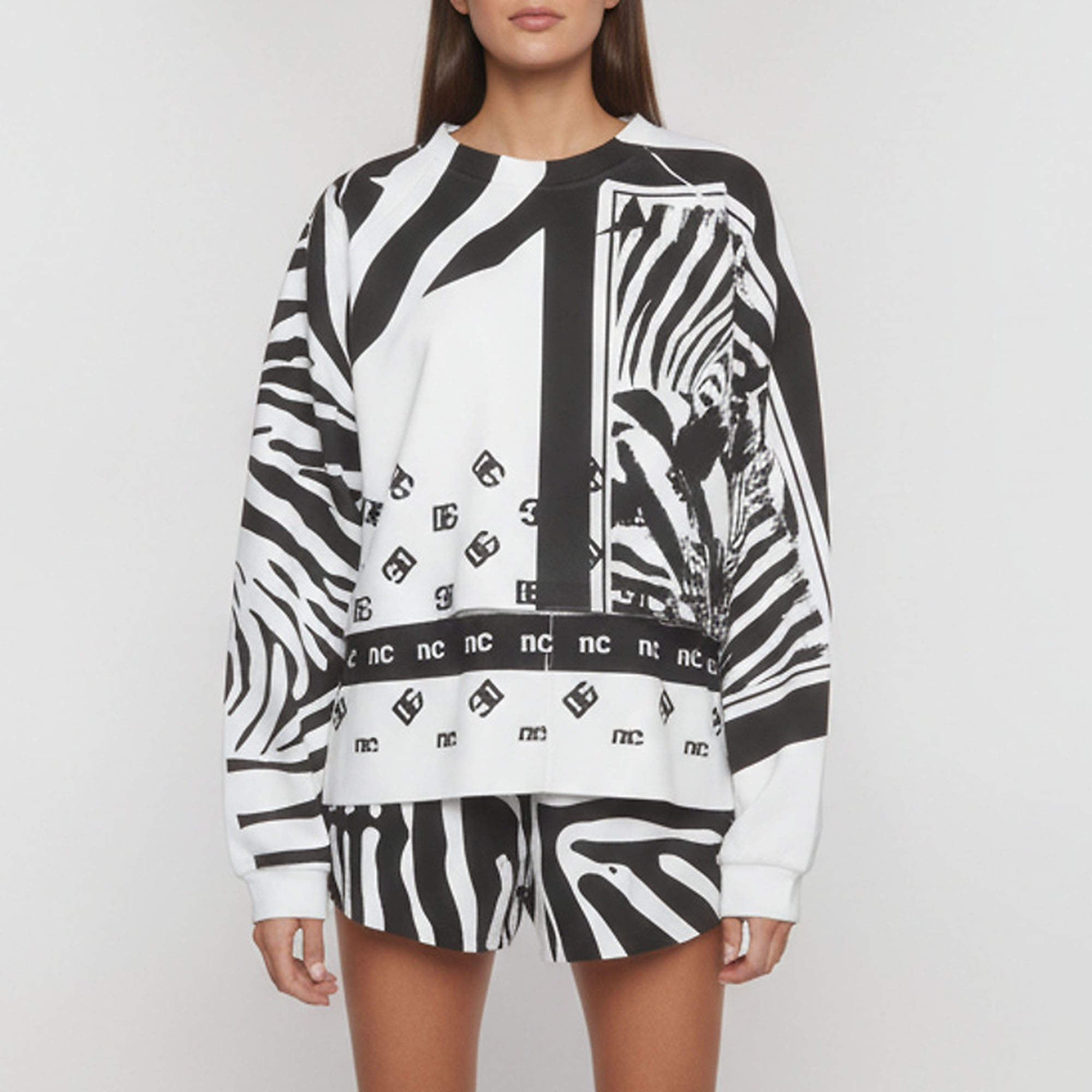 Pre Owned Dolce & Gabbana White/Black Zebra Print Cotton Sweatshirt & Shorts Set L