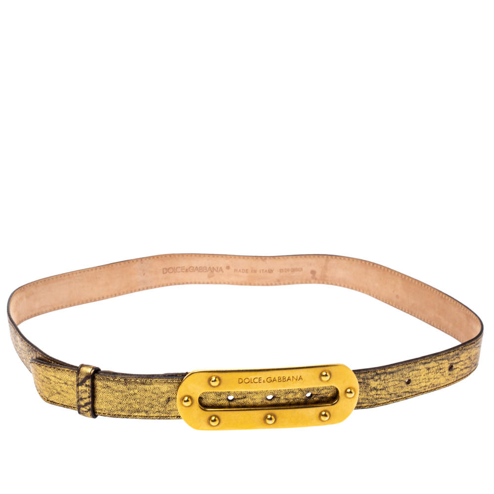 مملوكة مسبقًا حزام دولتشي أند غابانا جلد منقوش ذهبي ميتالك مقاس 95 سم