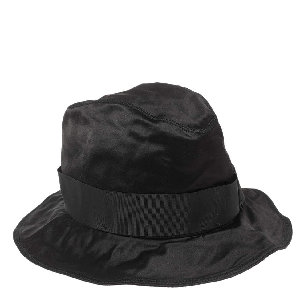 Pre Owned قبعة دولتشي أند غابانا حرير ساتان سوداء مزين بفينوكة (57)