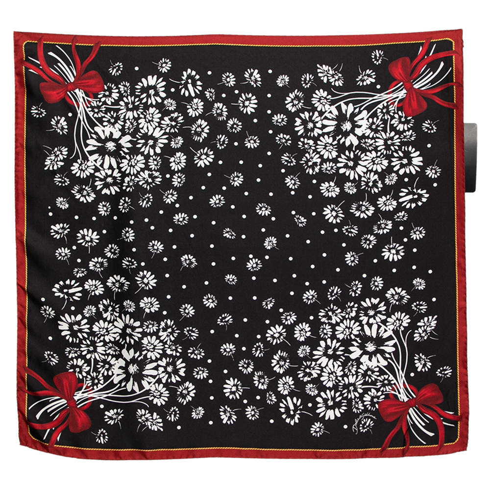 مملوكة مسبقًا وشاح دولتشي أند غابانا مربع حرير طباعة زهور أسود