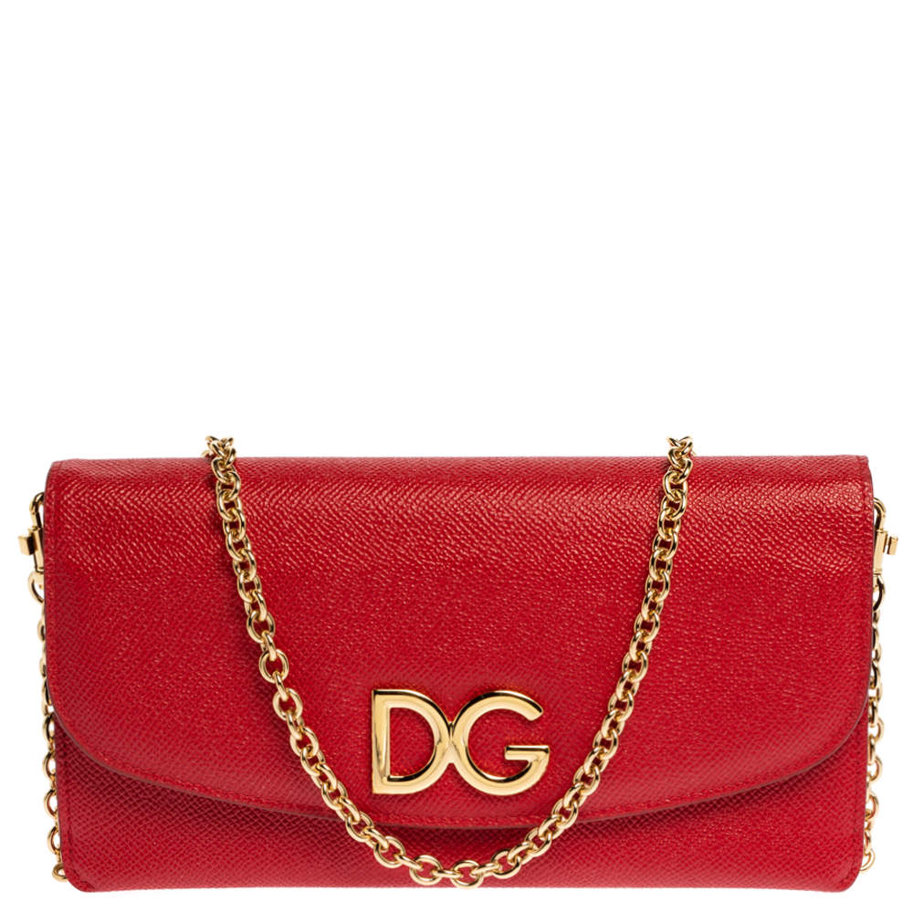 مملوكة مسبقًا Dolce & Gabbana Red Grained Leather DG Logo Flap Chain Clutch