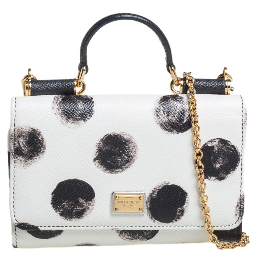 مملوكة مسبقًا محفظة بسلسلة دولتشي أند غابانا ميس سيسيلي فون جلد أبيض منقط