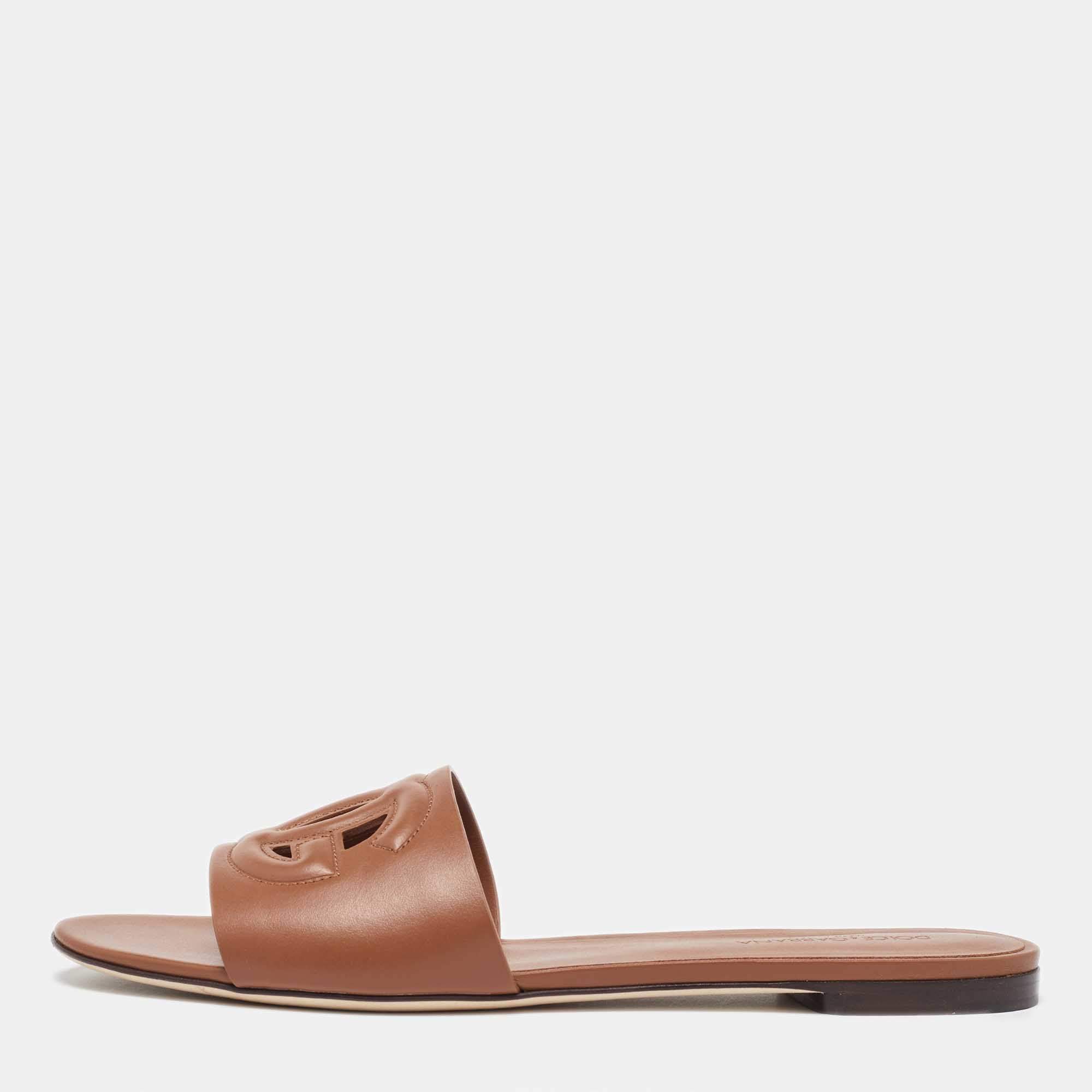 مملوكة مسبقًا Dolce & Gabbana Brown Leather DG Millennials Flat Sandals Size 42
