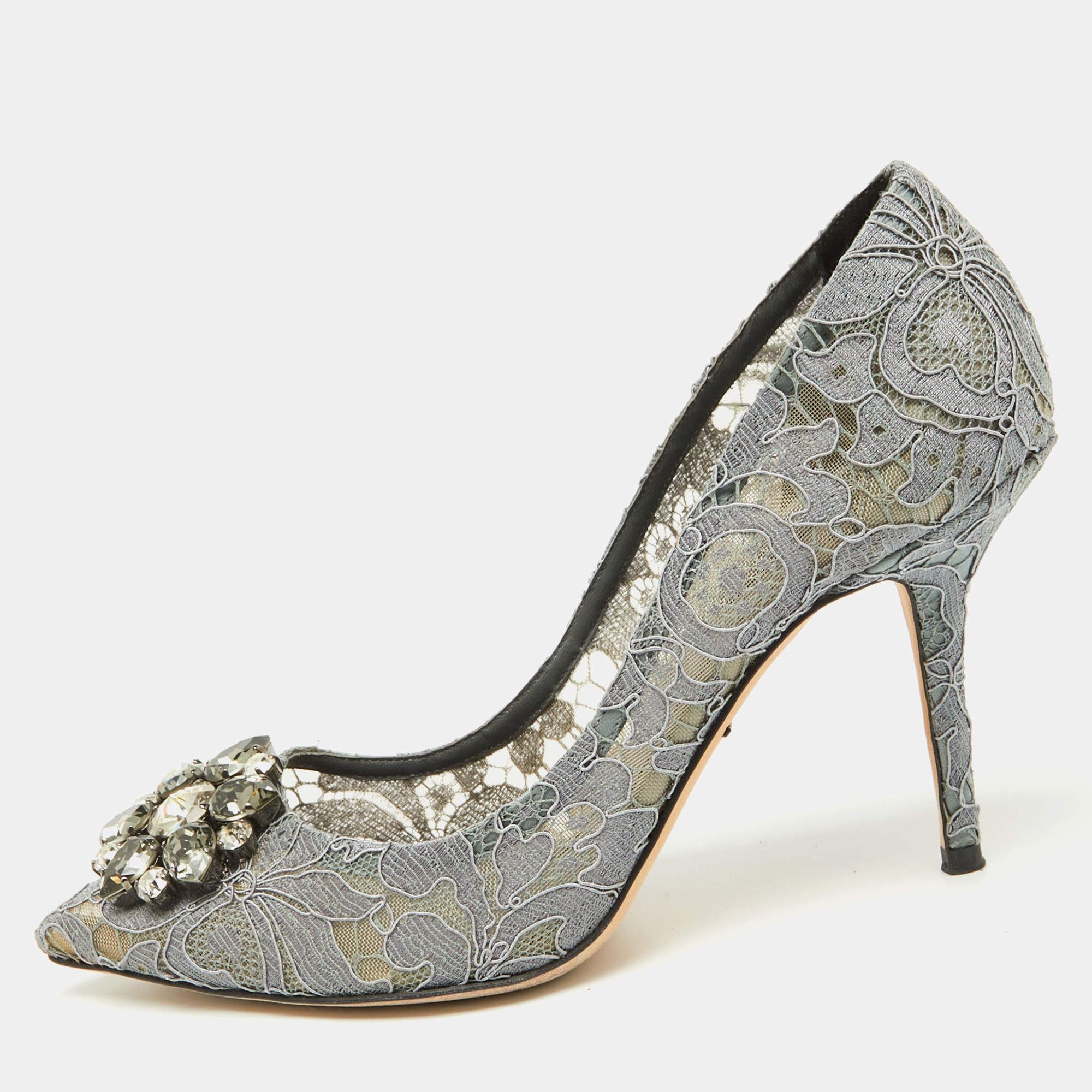 مملوكة مسبقًا حذاء كعب عالي دولتشي أند غابانا رمادي دانتيل بيلوتشي مزخرف بالكريستال مقاس 39.5