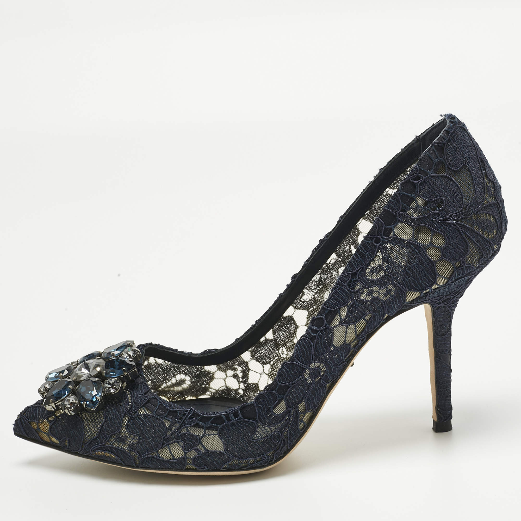 Pre Owned حذاء كعب عالي دولتشي أند غابانا بلوشي مقدمة مدببة مزخرف كريستال دانتيل أزرق كحلي مقاس 37.5
