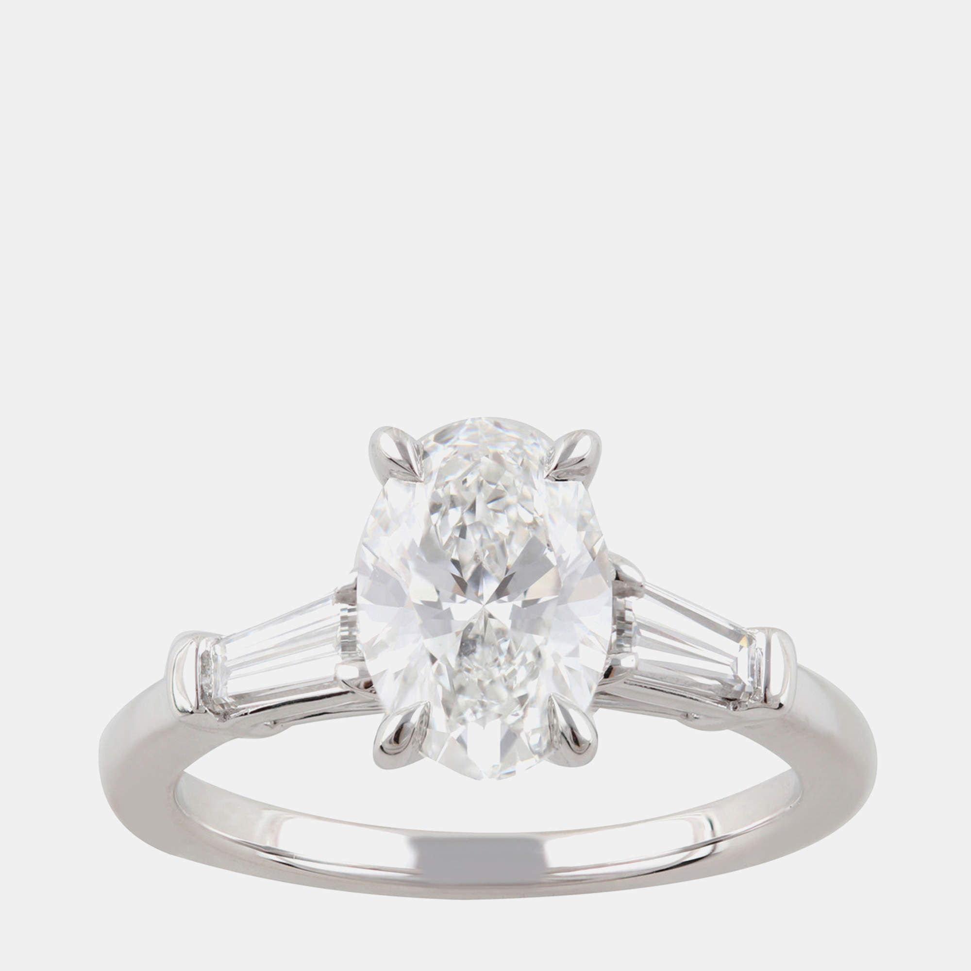 مملوكة مسبقًا خاتم بثلاثة أحجار من الألماس الصناعي بذهب أبيض عيار 14 (2.23 قيراط)