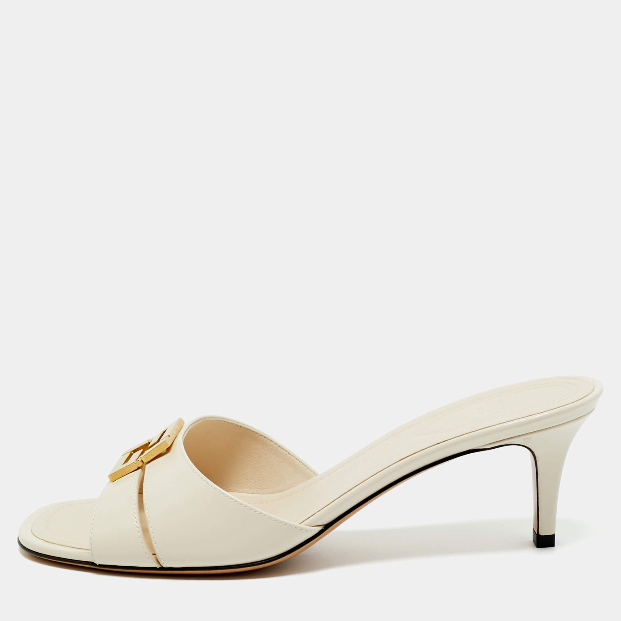 Pre Owned Fendi Cream Leather FF Buckle Slide Sandals Size 38.5