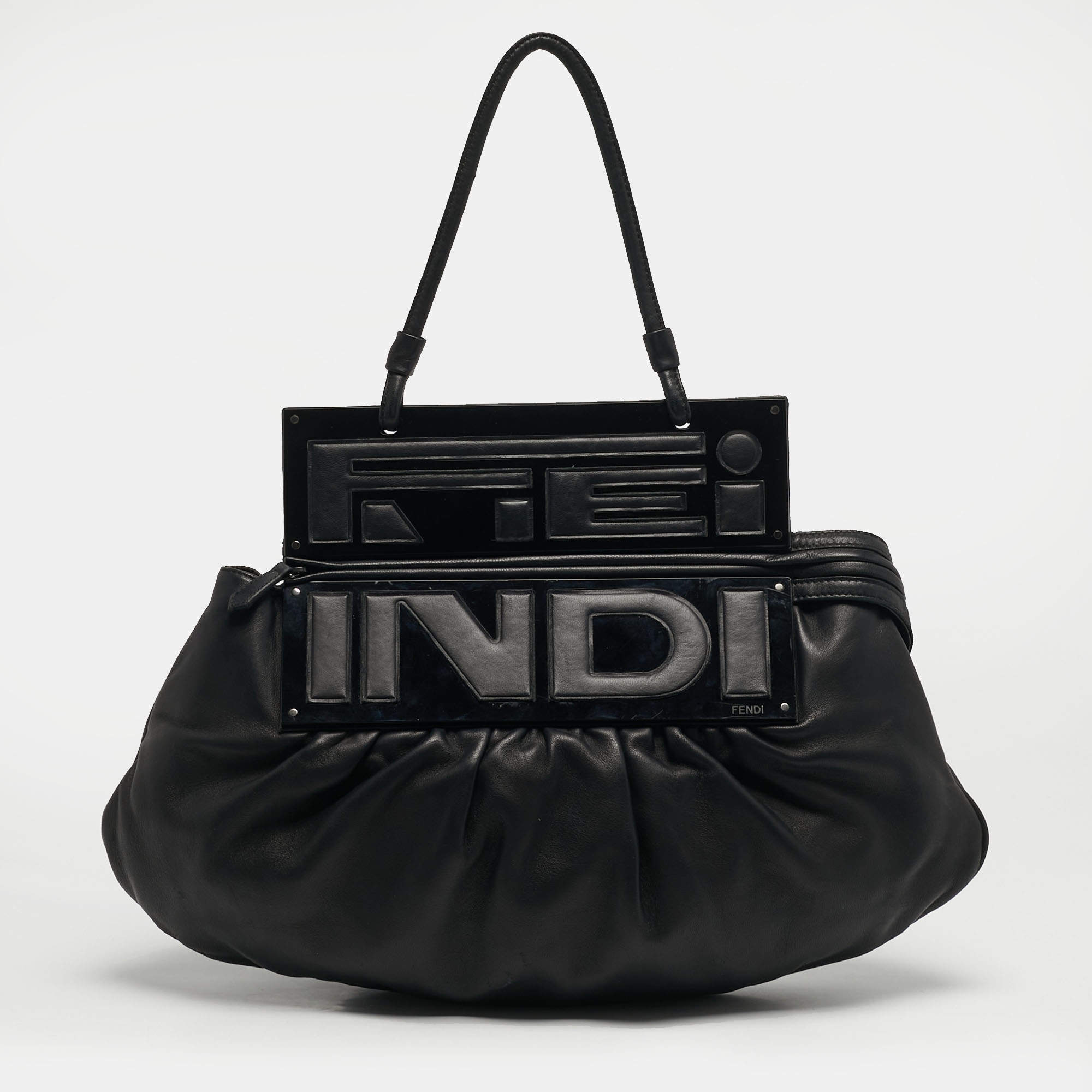 مملوكة مسبقًا Fendi To You Black Leather Convertible Clutch Bag