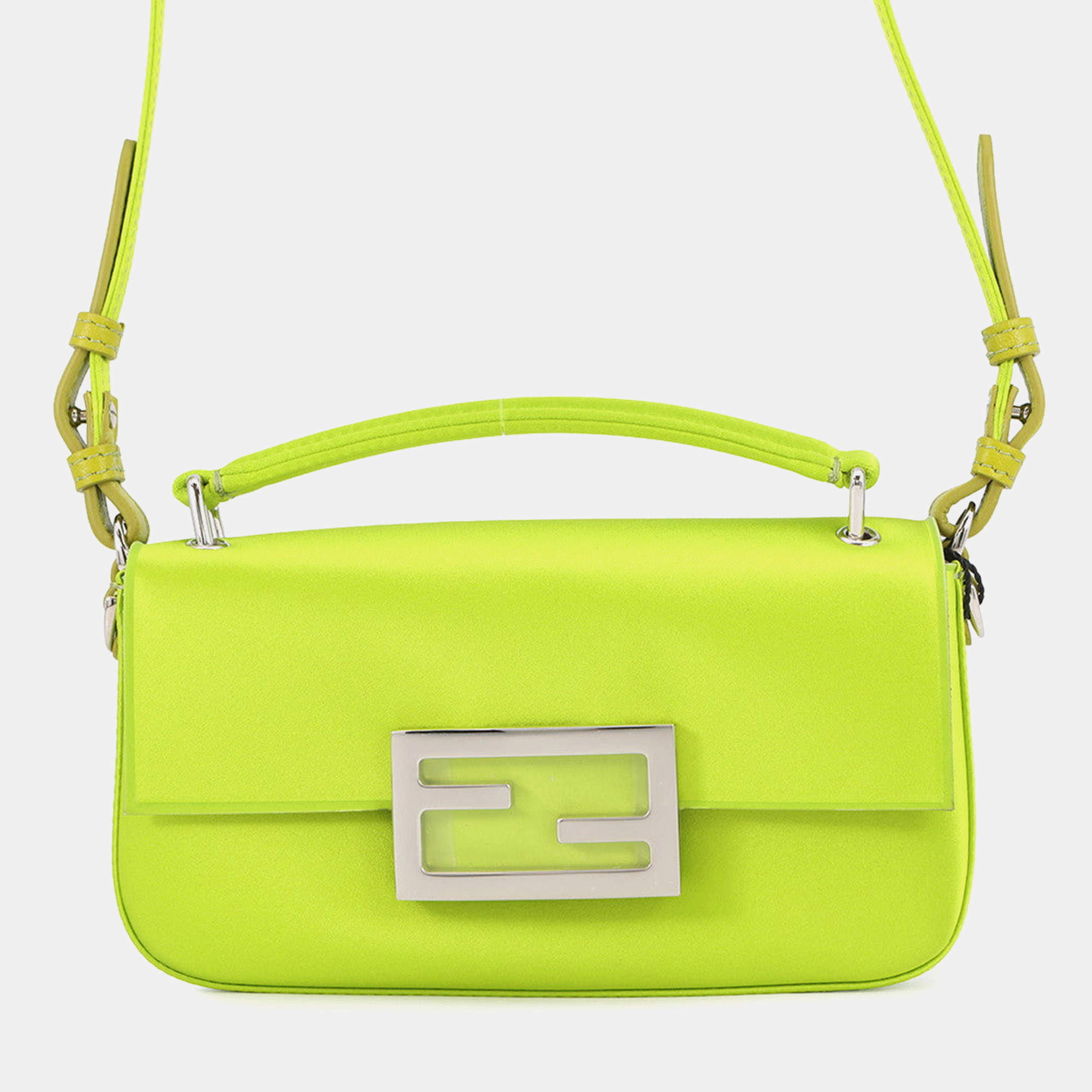 Pre Owned ```json
{"name": "Fendi Baguette Phone Pouch Light Green/Brown Satin", "name_ar": "حقيبة هاتف باغيت فنندي ساتان أخضر فاتح/بني"}
```