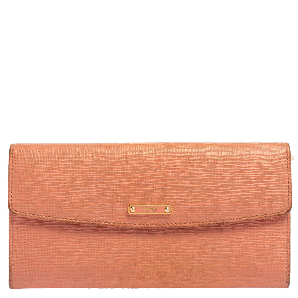 مملوكة مسبقًا Fendi Peach Leather Logo Flap Continental Wallet