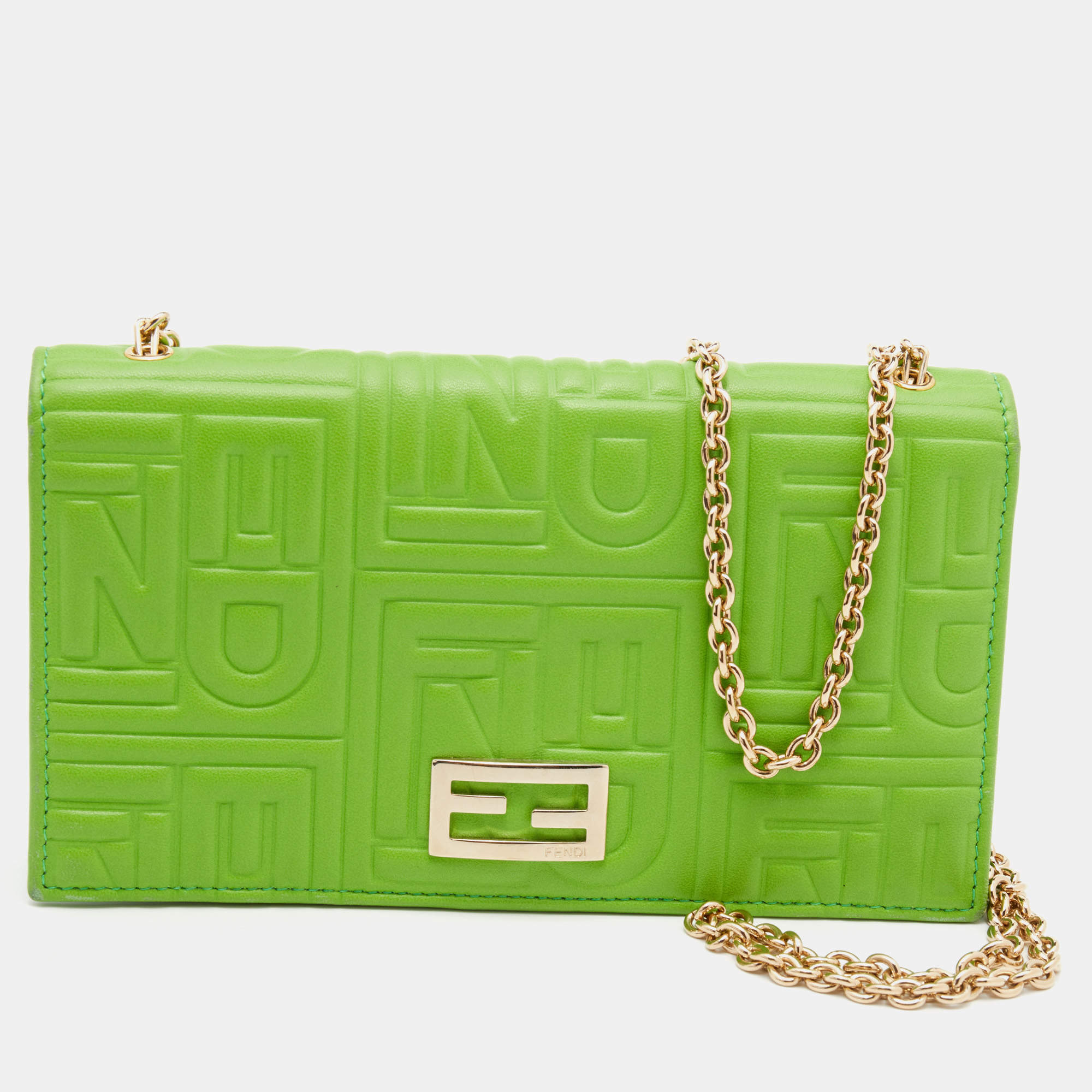 مملوكة مسبقًا Fendi Green Embossed Leather Wallet On Chain