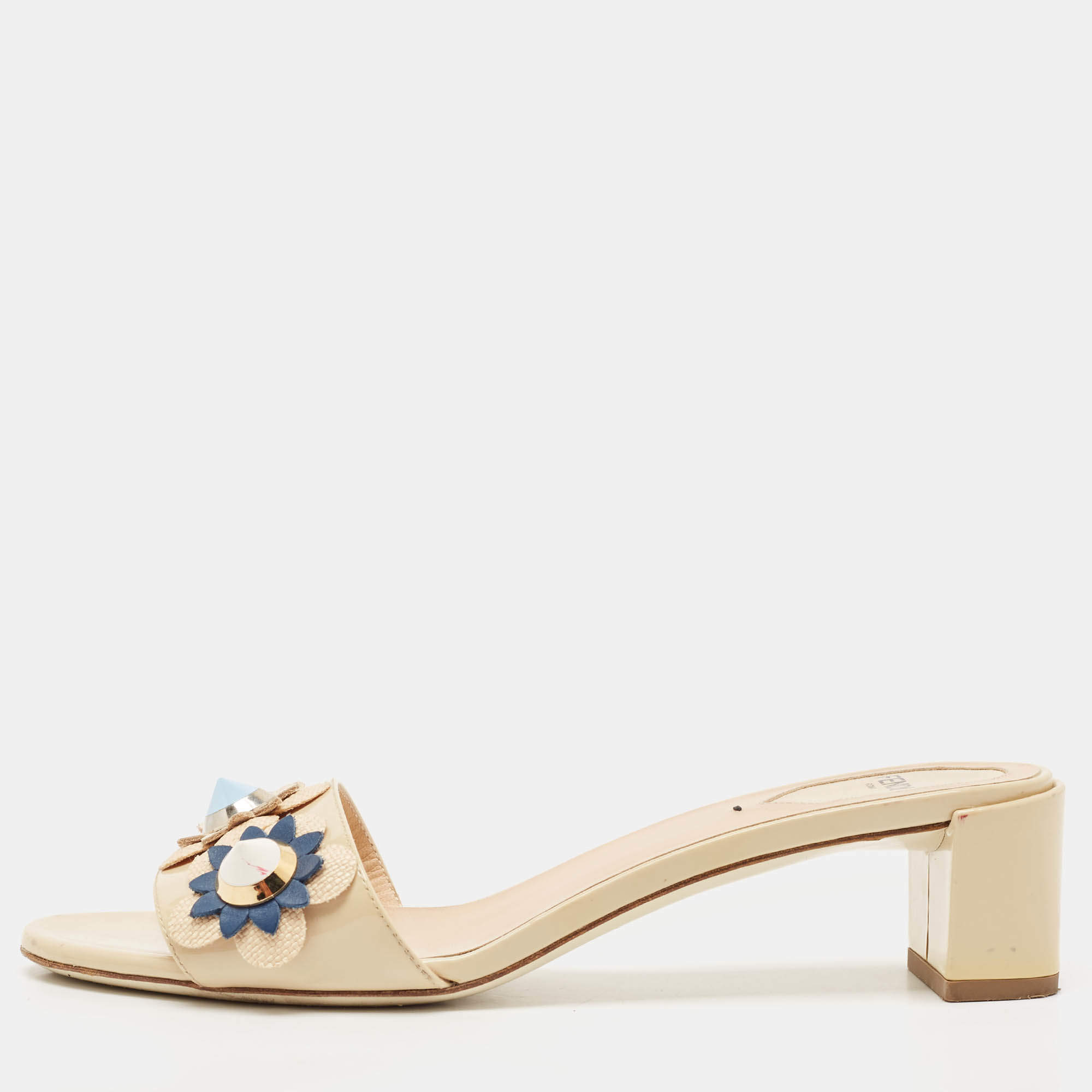Fendi Cream Patent Leather Flower Embellished Slide Sandals Size 39