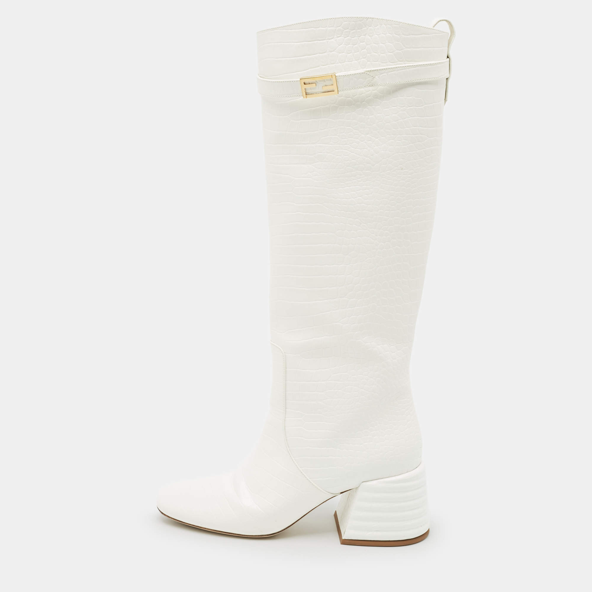 مملوكة مسبقًا حذاء بوت ركبه فندي "كاوبوي" جلد نقشة التمساح كريمي مقاس 38