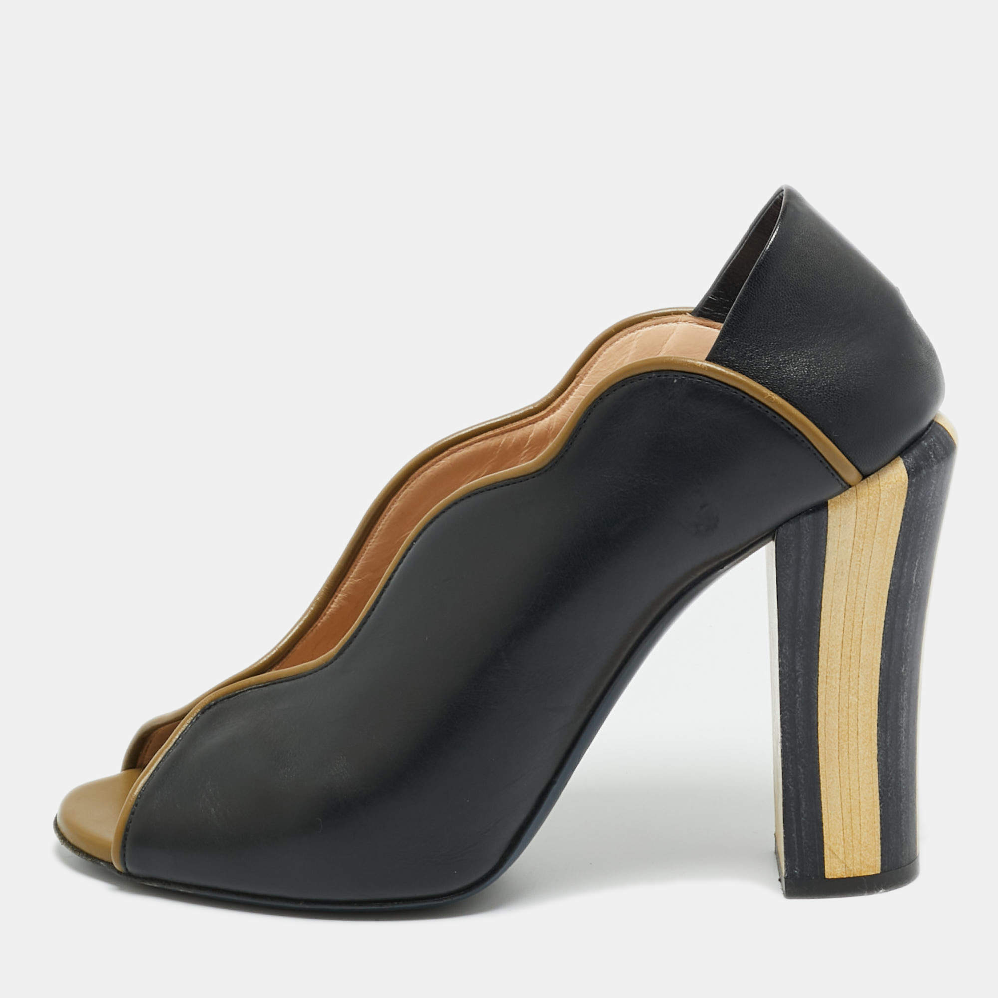 Pre Owned Fendi Two Tone Leather Scallop Lined Peep Toe Pumps Size 40