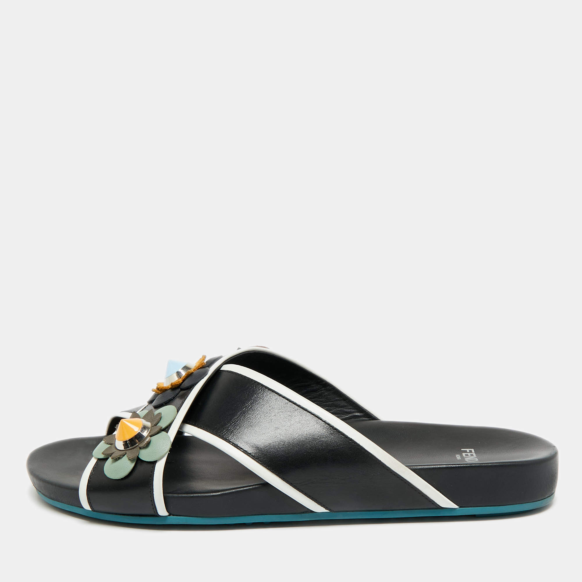 مملوكة مسبقًا Fendi Flowerland Size 41 Black/White Leather Criss Cross Slide Sandals