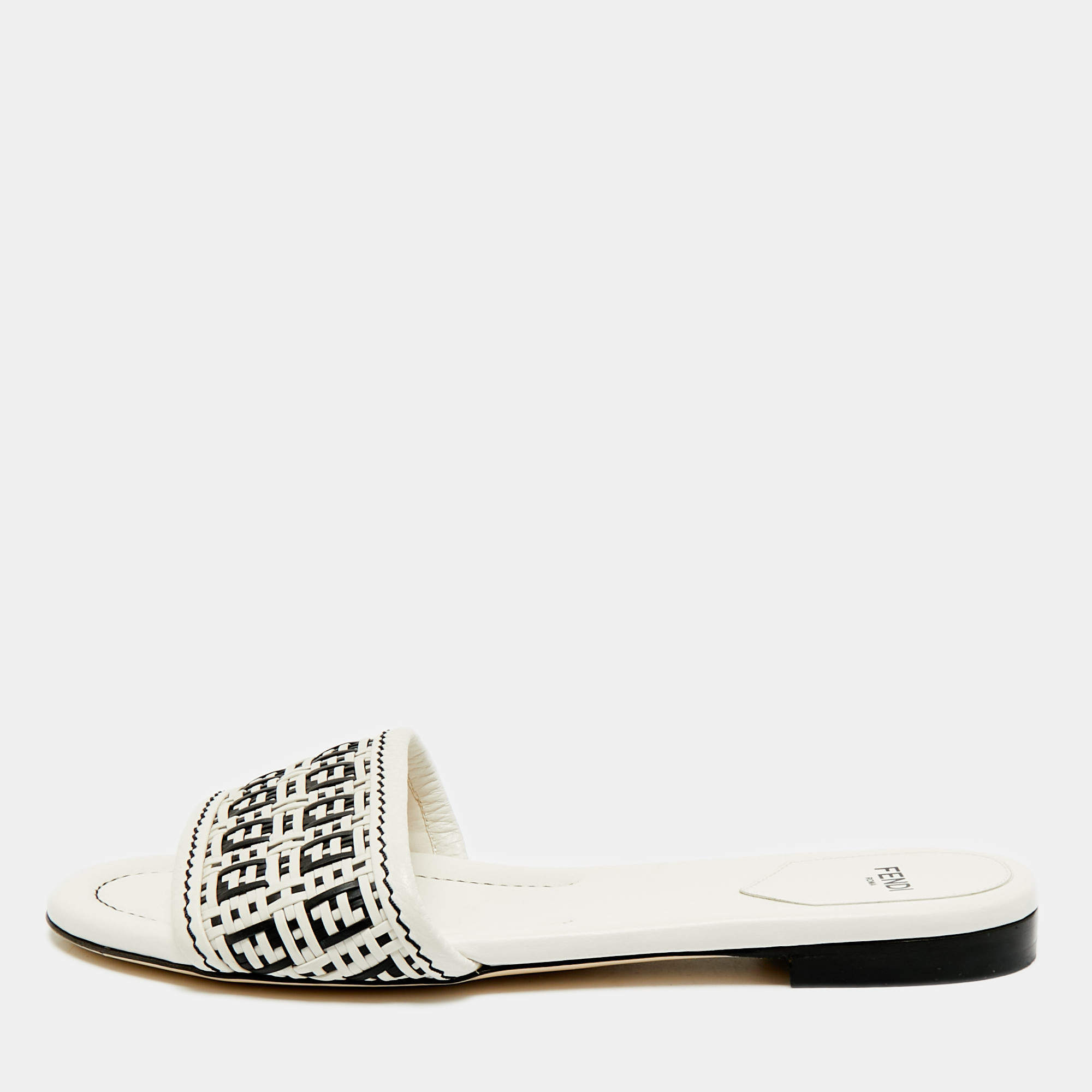 مملوكة مسبقًا Fendi Size 39 Black/Cream Woven Leather Flat Slides