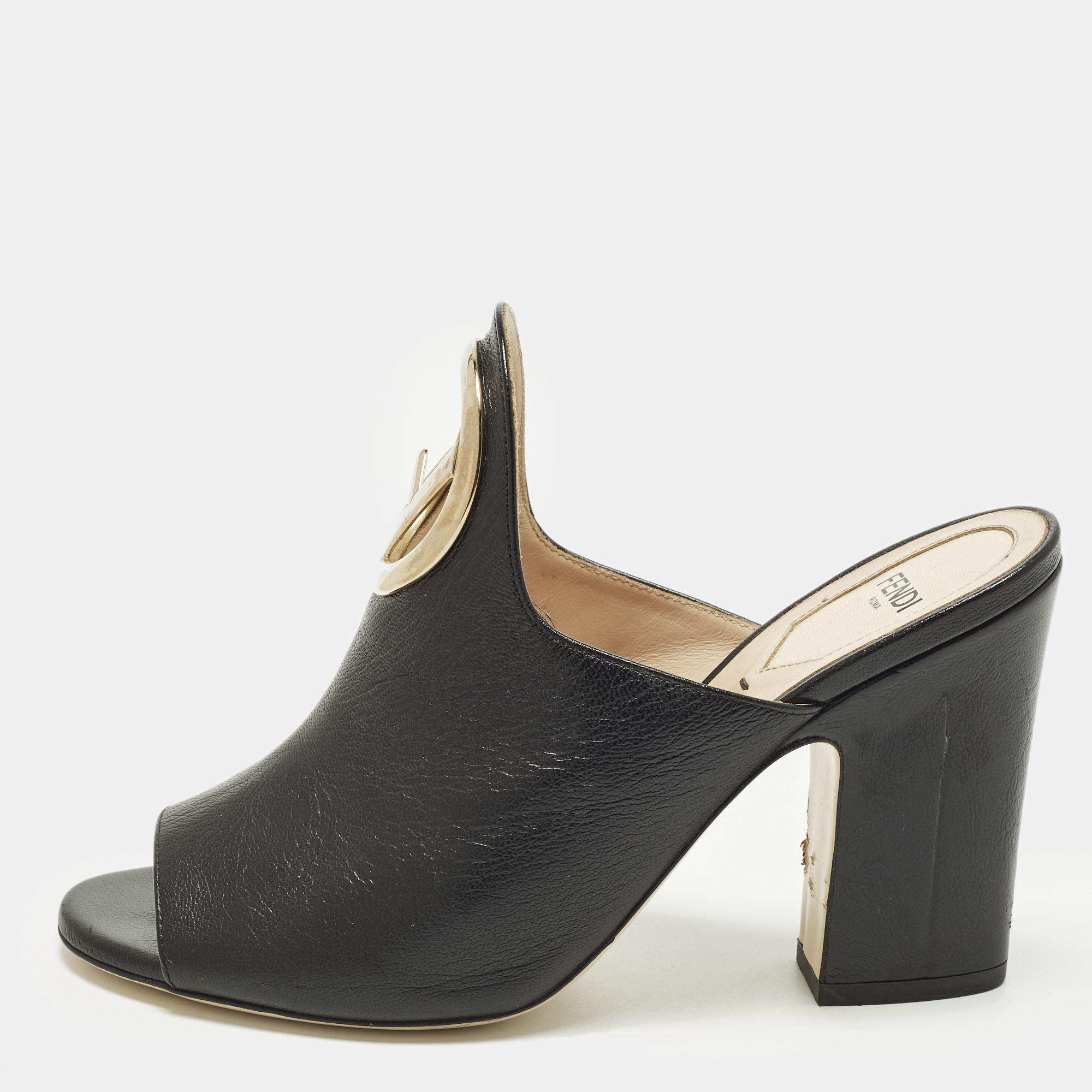 مملوكة مسبقًا حذاء سلايد فندي جلد أسود بمقدمة مفتوحة وشعار إف مقاس 40