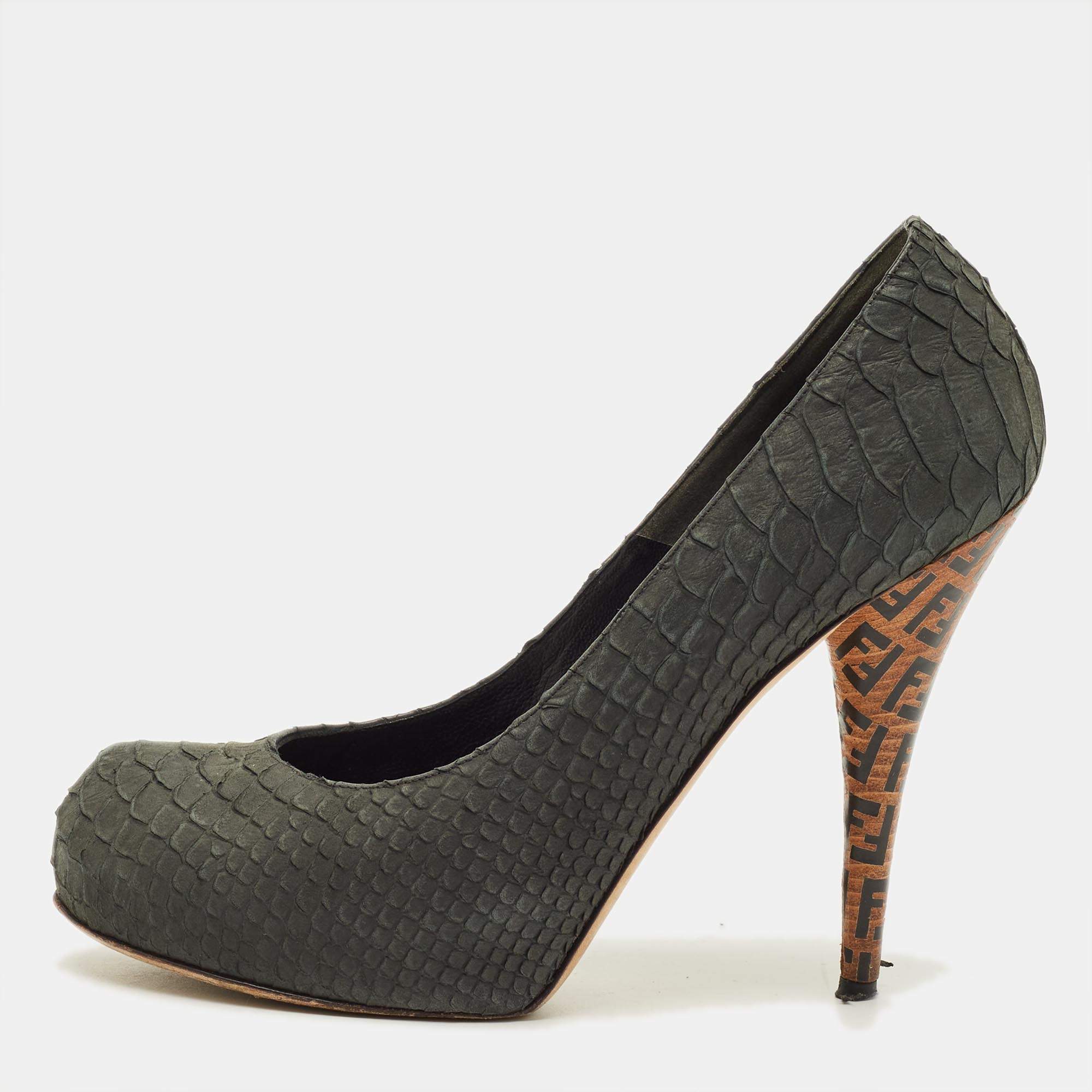 مملوكة مسبقًا Fendi Fendista Size 40 Grey Python Embossed Leather Platform Pumps