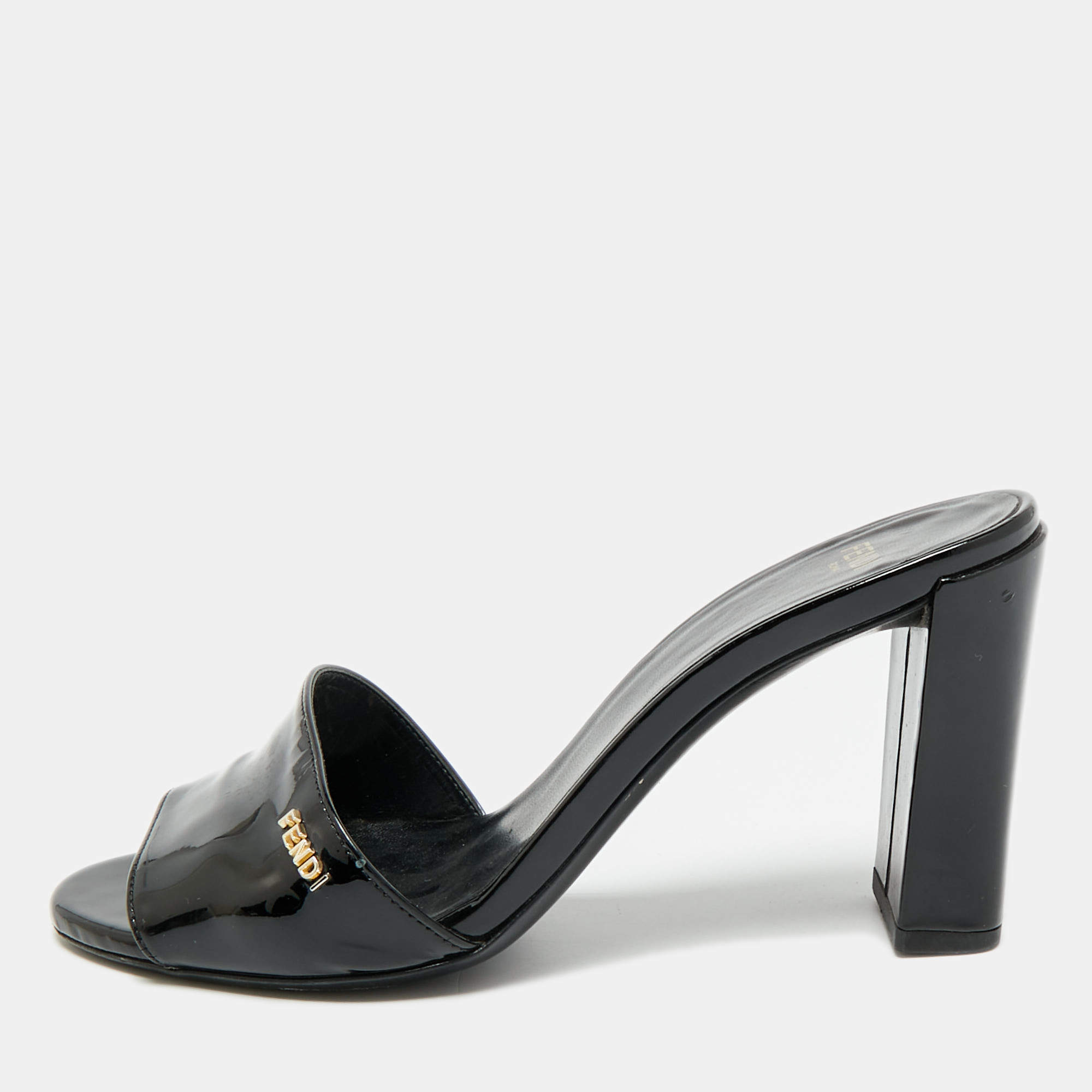 مم لوكة مسبقًا Fendi Size 36 Black Patent Leather Logo Detail Slide Sandals