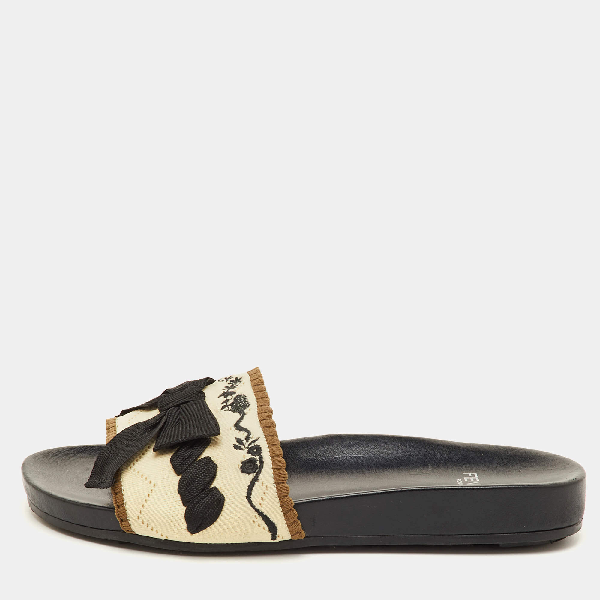 Pre Owned صندل فنـدي سلايد نسيج محيك بيج/أسود بربطة عنق مسطح مقاس 37