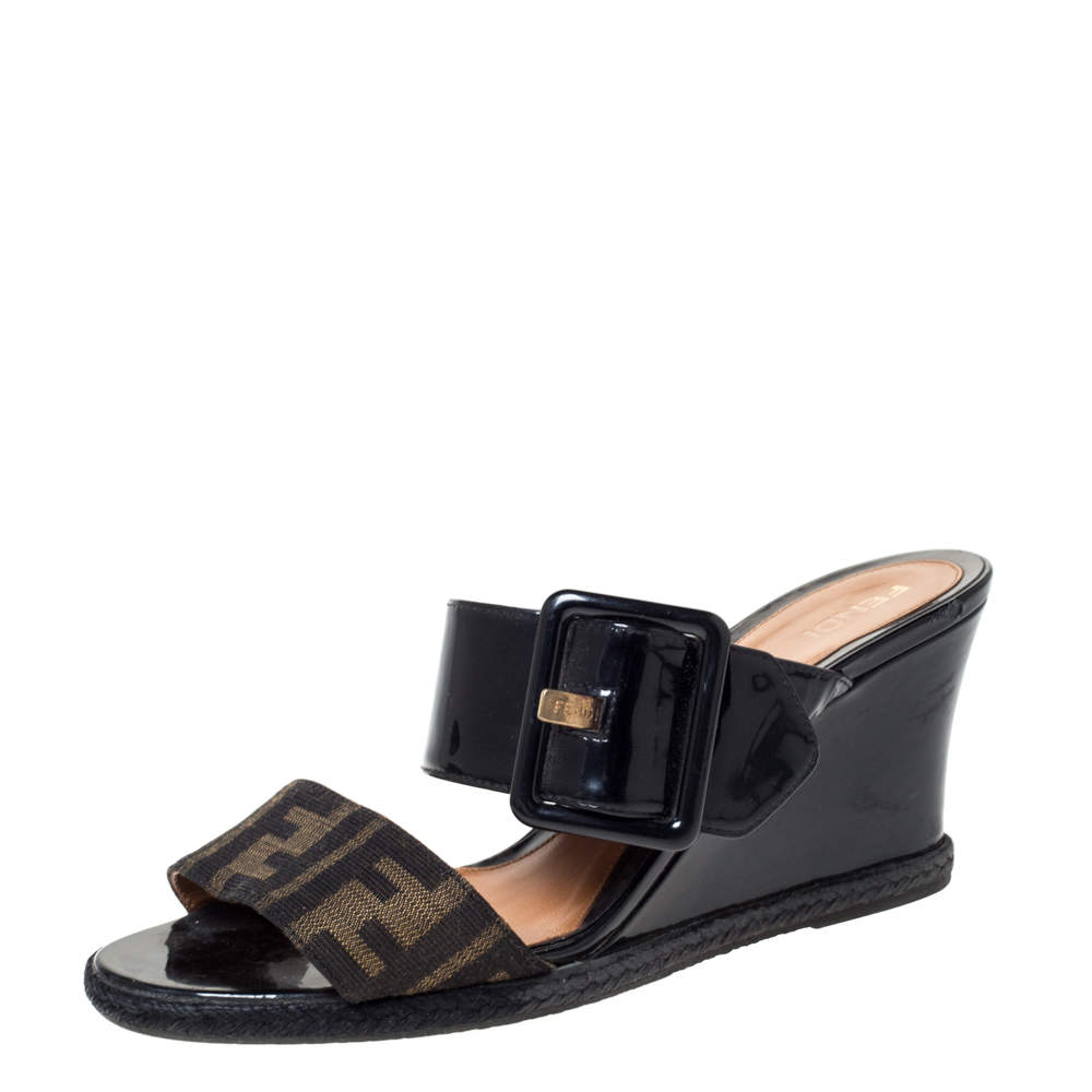 مملوكة مسبقًا Fendi Black Patent Leather and Zucca Canvas Demi Wedge Slides Size 37