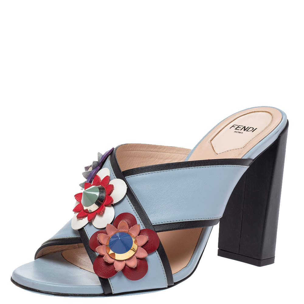 Pre Owned Fendi Grey Leather Flowerland Cross Strap Sandals Size 38.5