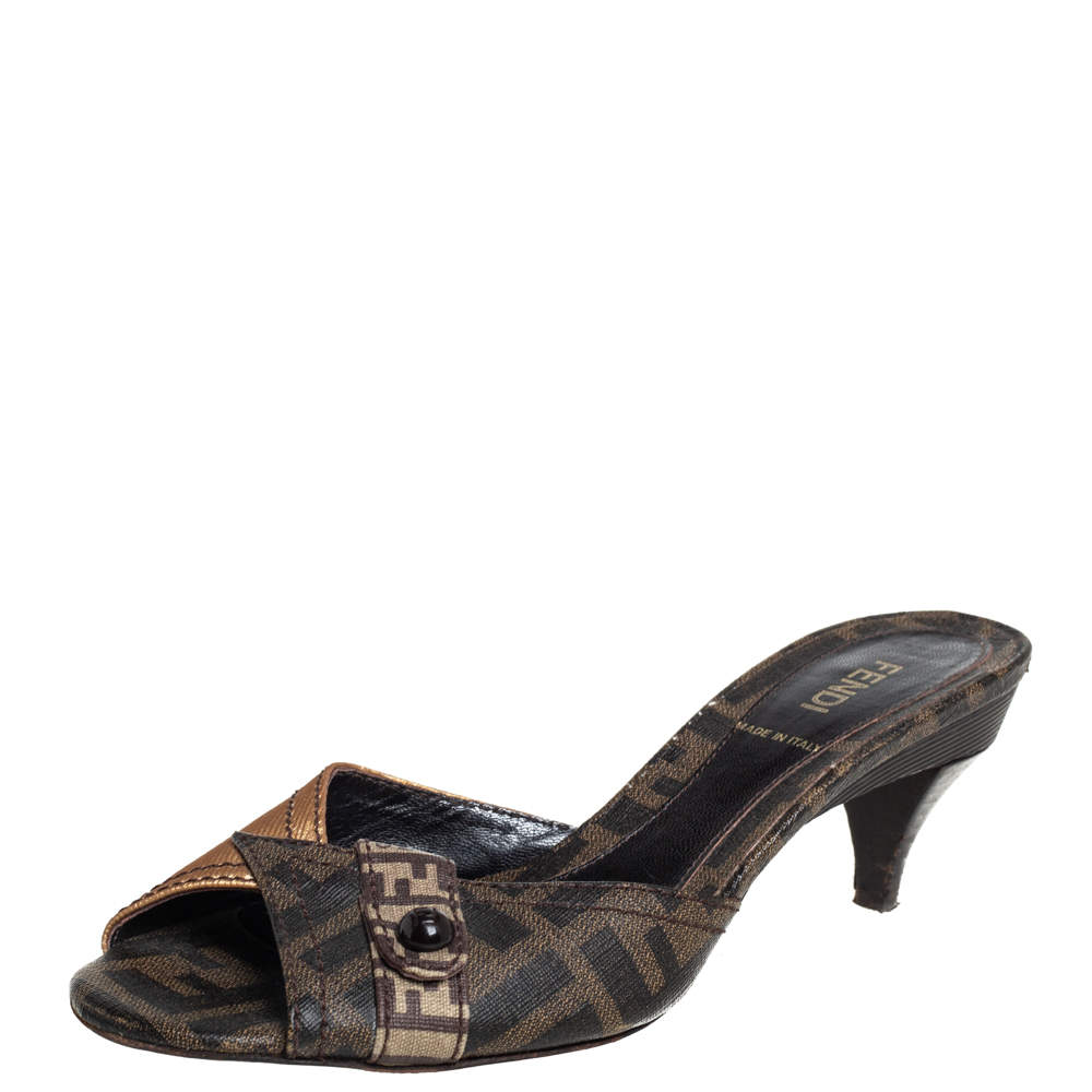 Pre Owned Fendi Brown/Beige Zucca Coated Canvas Slide Sandals Size 36