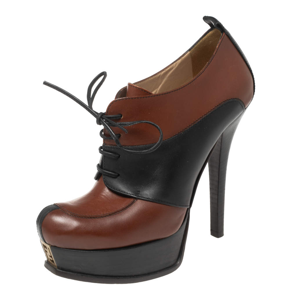 مملوكة مسبقًا حذاء بوت فندي جلد بني/أسود رباط علوي للكاحل نعل سميك مقاس 40