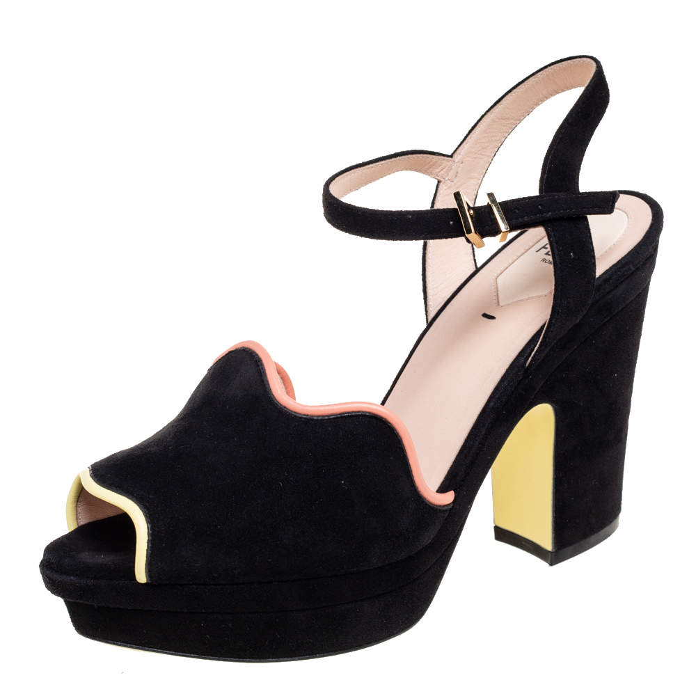 مملوكة مسبقًا Fendi Black Suede and Scalloped Leather Trim Platform Ankle-Strap Sandals Size 38.5