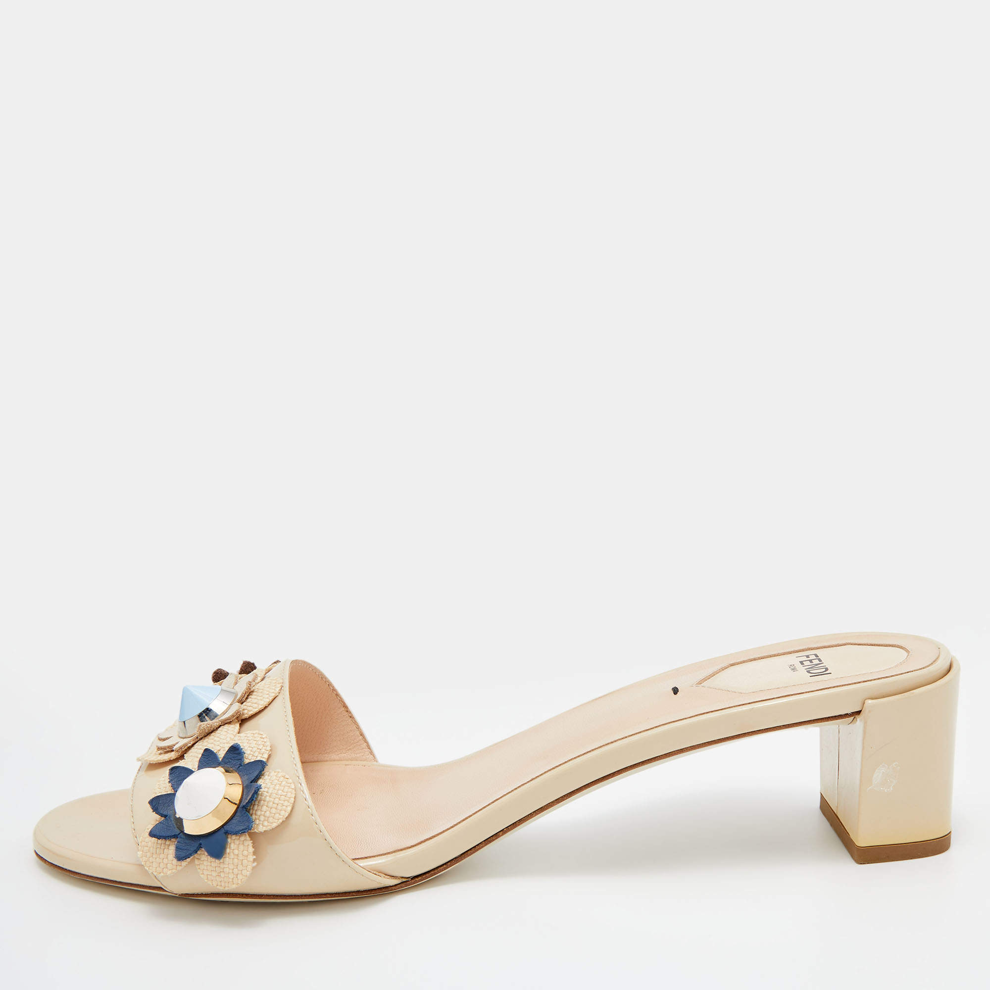مملوكة مسبقًا Fendi Cream Patent Leather Flowerland Block Heel Slide Sandals Size 41