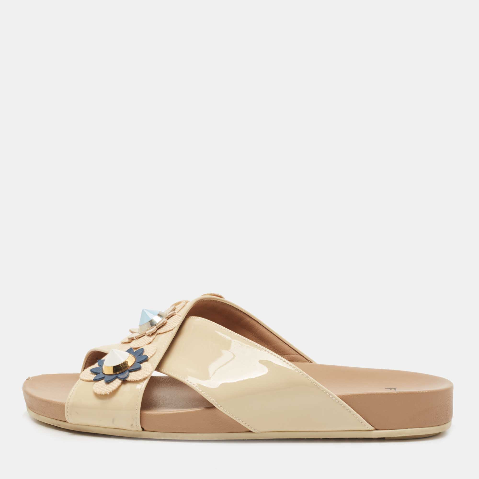 مملوكة مسبقًا Fendi Beige Patent Leather Flowerland Criss Cross Flat Slides Size 38