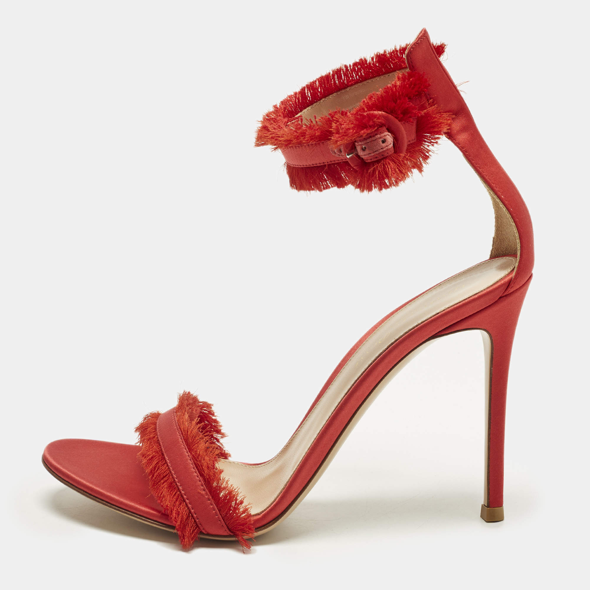 مملوكة مسبقًا Gianvito Rossi Portofino Size 38.5 Red Satin Fringed Ankle Strap Sandals
