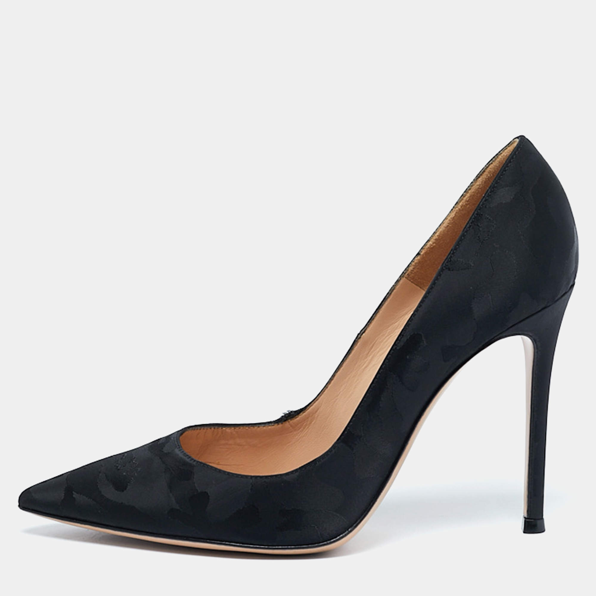 Pre Owned Gianvito Rossi Black Printed Fabric Gianvito Pumps Size 37