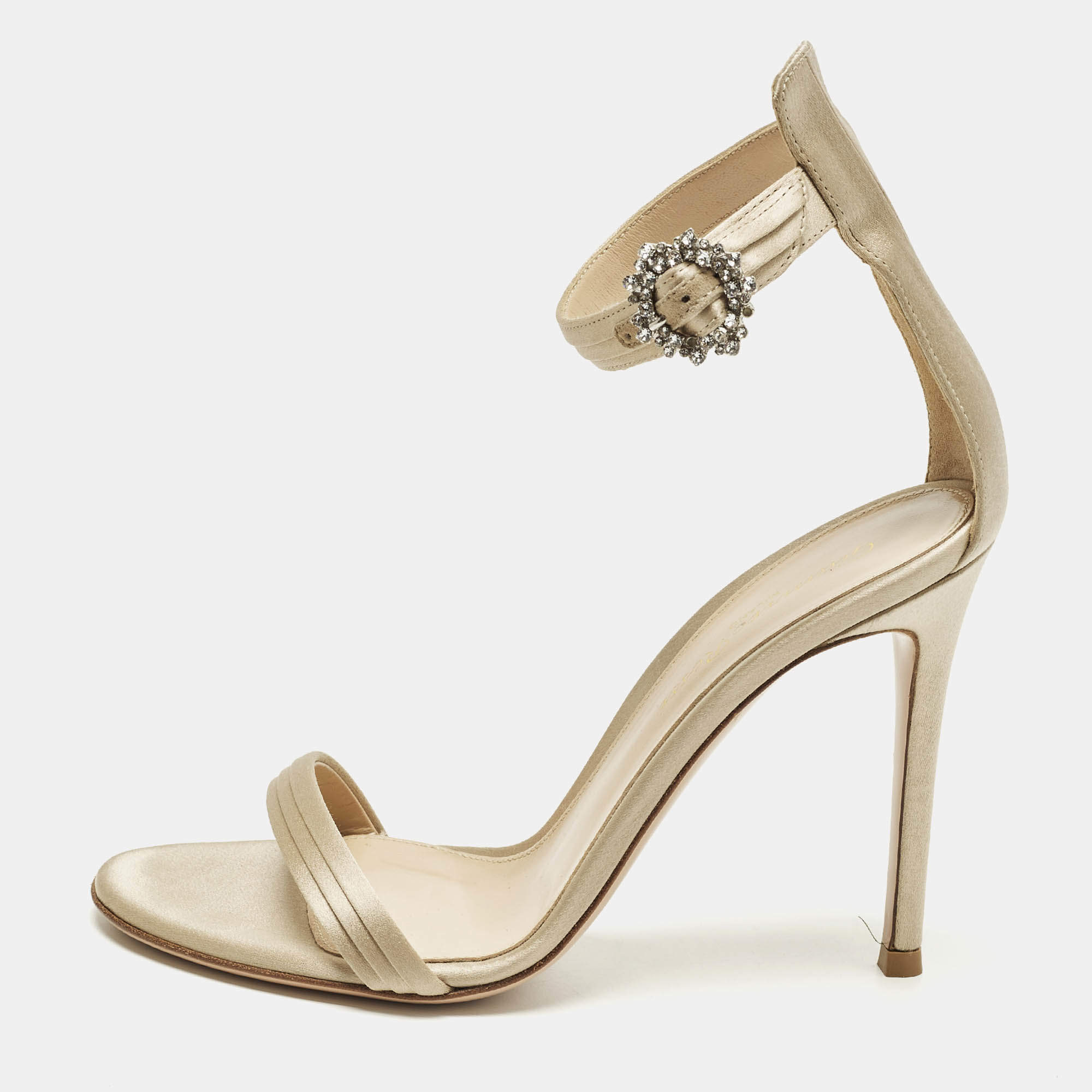 مملوكة مسبقًا Gianvito Rossi Portofino Size 36 Beige Satin Ankle Strap Sandals