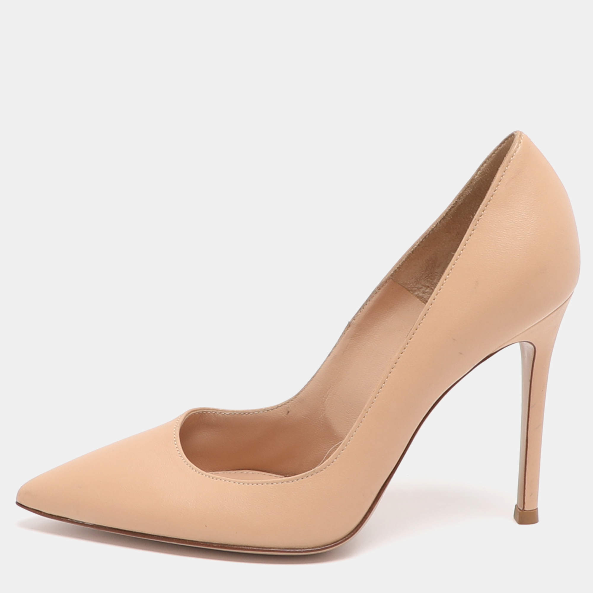 مملوكة مسبقًا Gianvito Rossi Size 34.5 Beige Leather Pumps