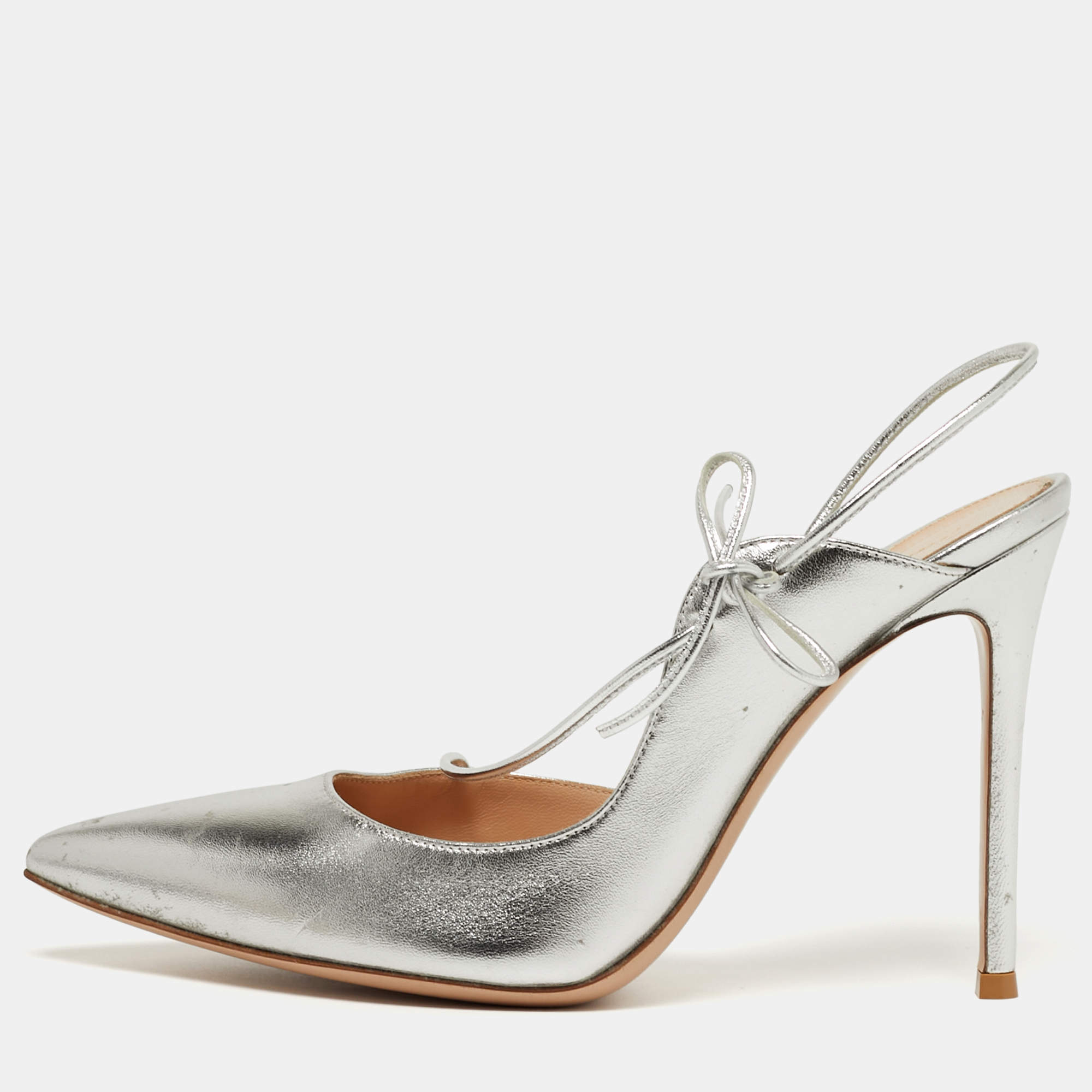 مملوكة مسبقًا Gianvito Rossi 105 Size 39.5 Silver Leather D'orsay Pumps