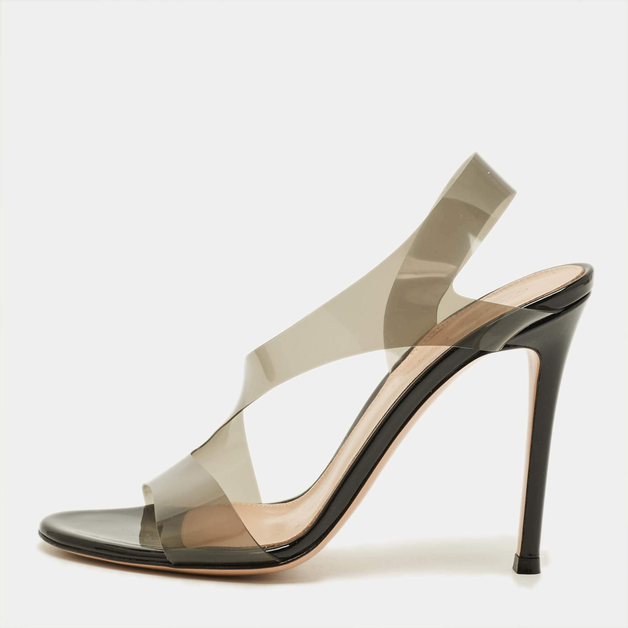 مملوكة مسبقًا Gianvito Rossi Metropolis Size 36 Black PVC Slingback Sandals