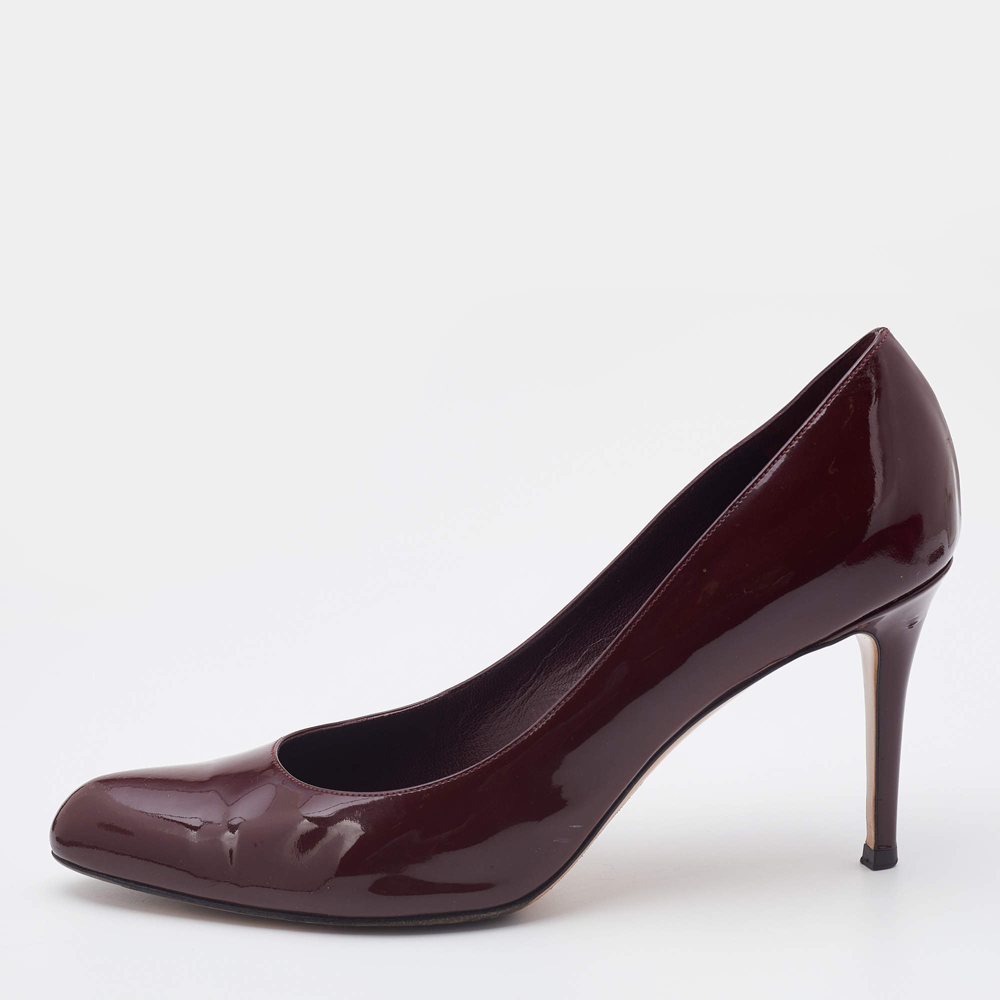 مملوكة مسبقًا Gianvito Rossi Burgundy Patent Leather Pumps Size 41