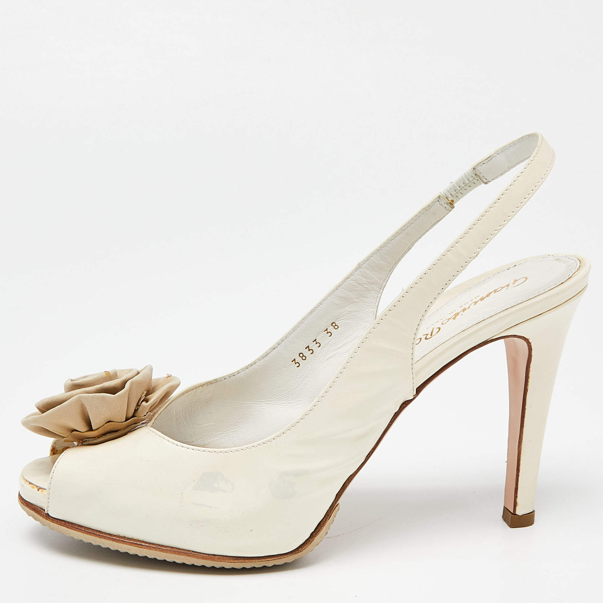 Pre Owned Gianvito Rossi Off White Patent Leather Flower Applique Peep Toe Slingback Pumps Size 38