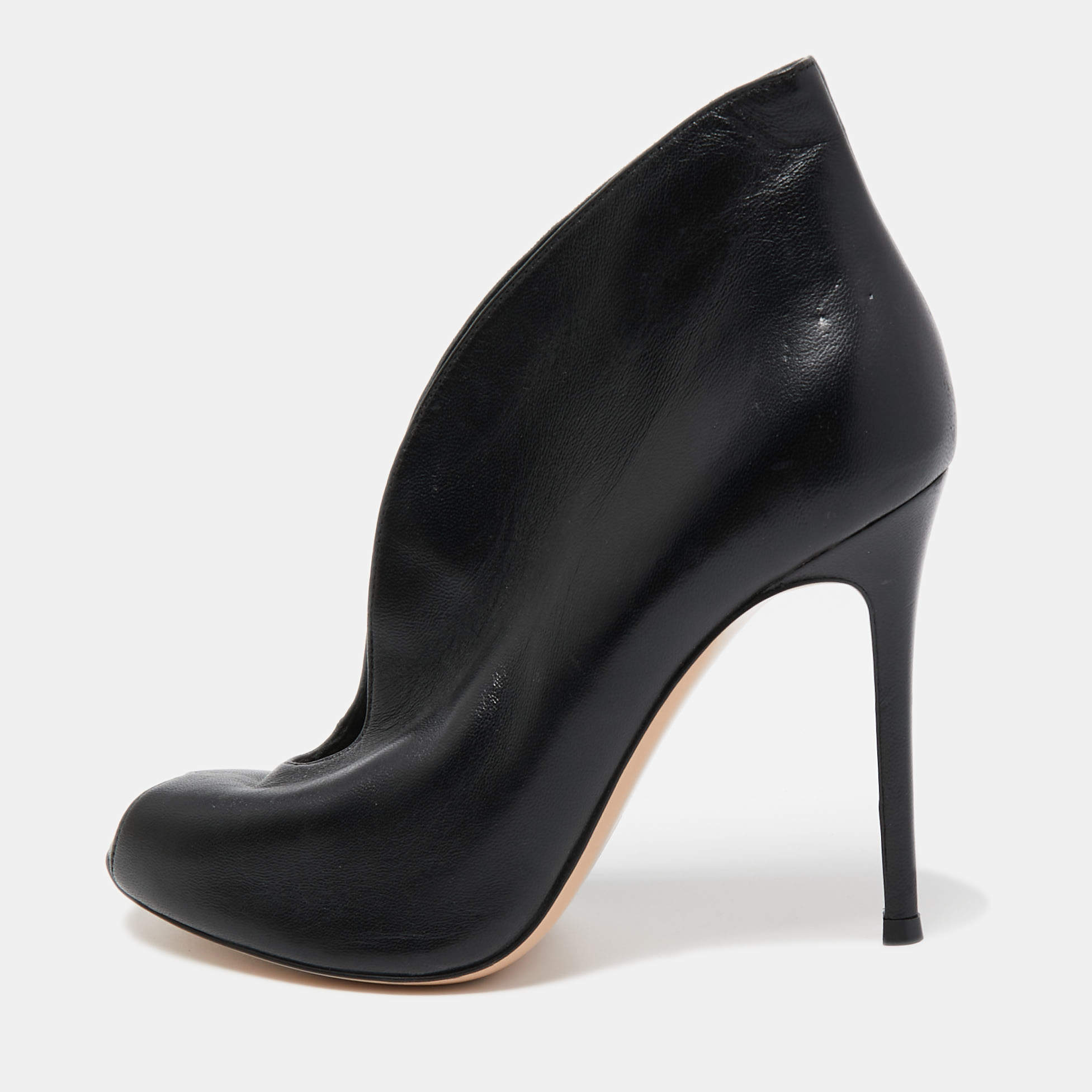 Pre Owned Gianvito Rossi Black Leather Vamp Pumps Size 38