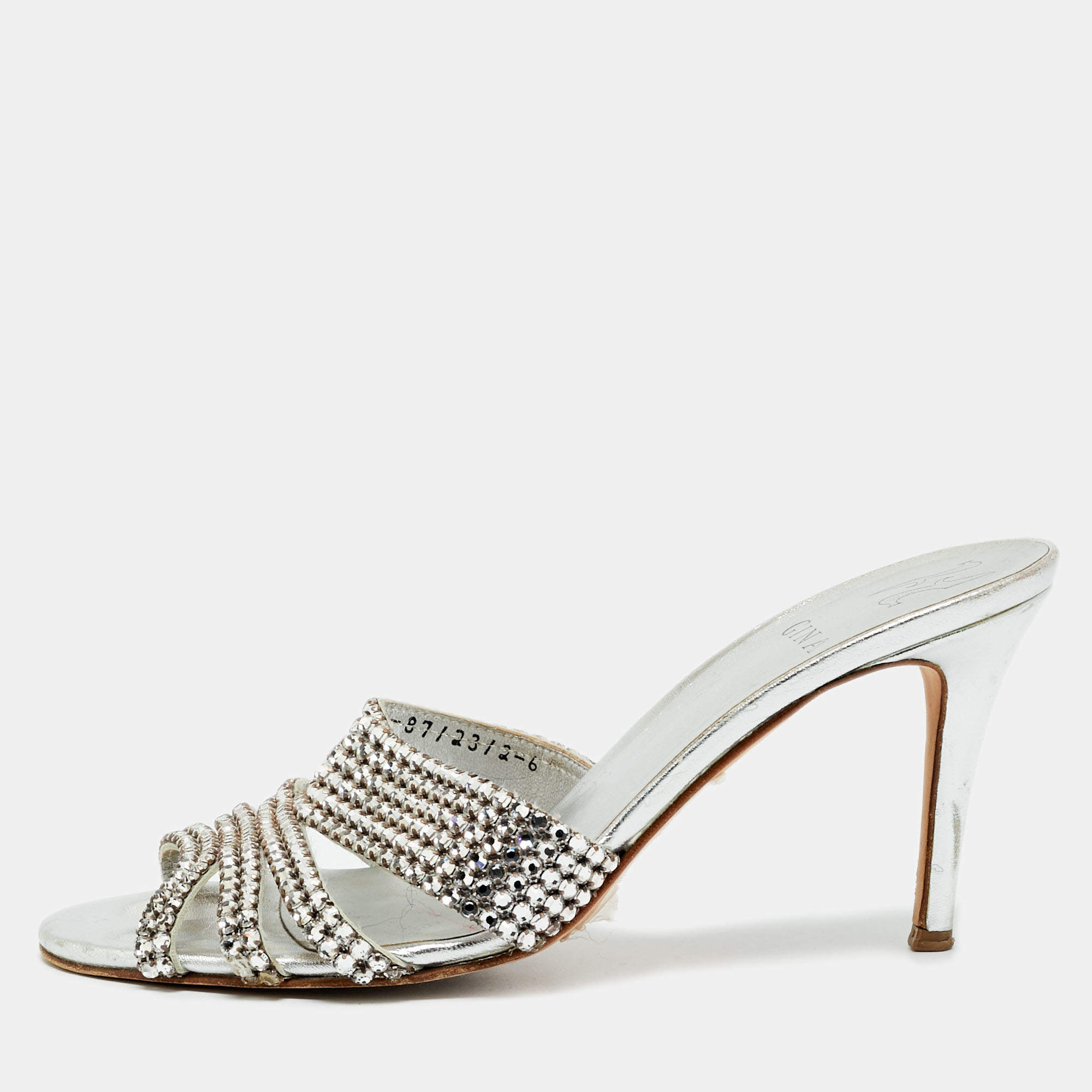 مملوكة مسبقًا Gina Size 39 Silver Leather Crystal Embellished Slide Sandals